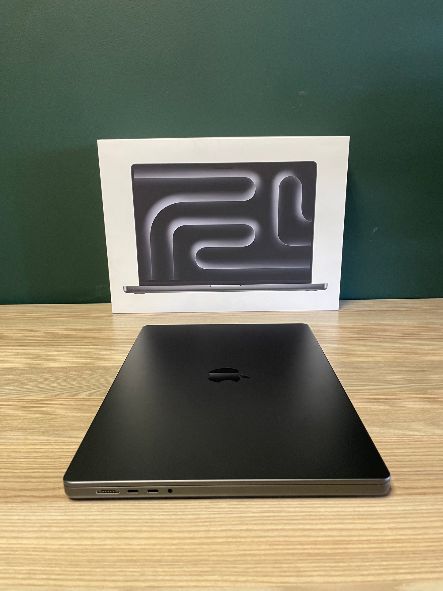 MacBook Pro 16-inch With M3 Pro Chip | 512GB | 18GB - Space Black (Pre-owned | B-Grade)