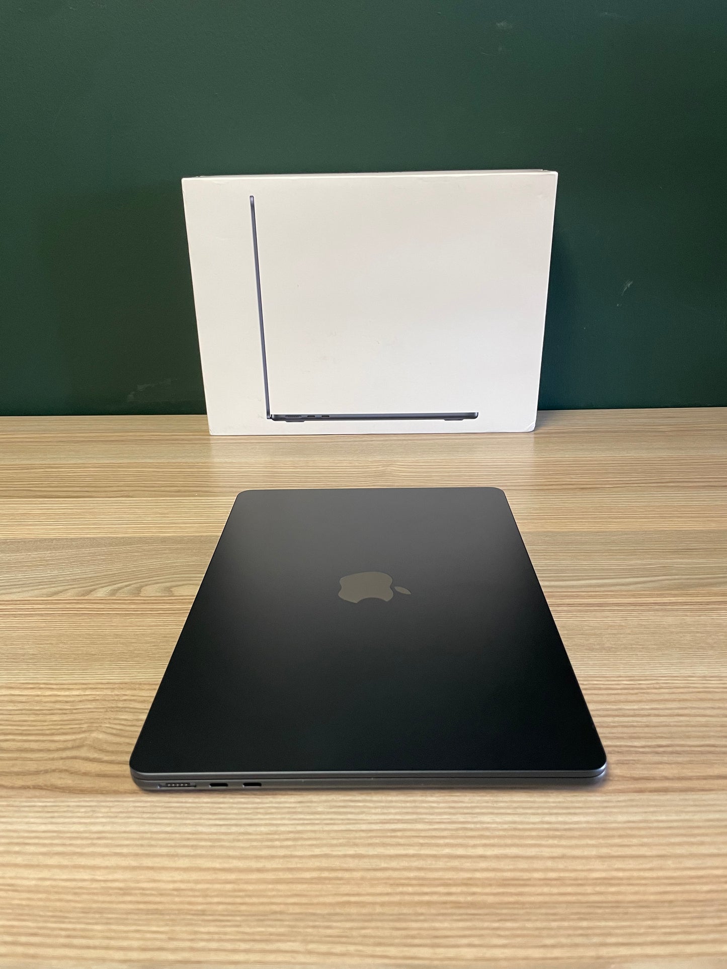 MacBook Air 13-inch | M4 Chip | 256GB | 16GB - Midnight (Pre-owned | A-Grade)