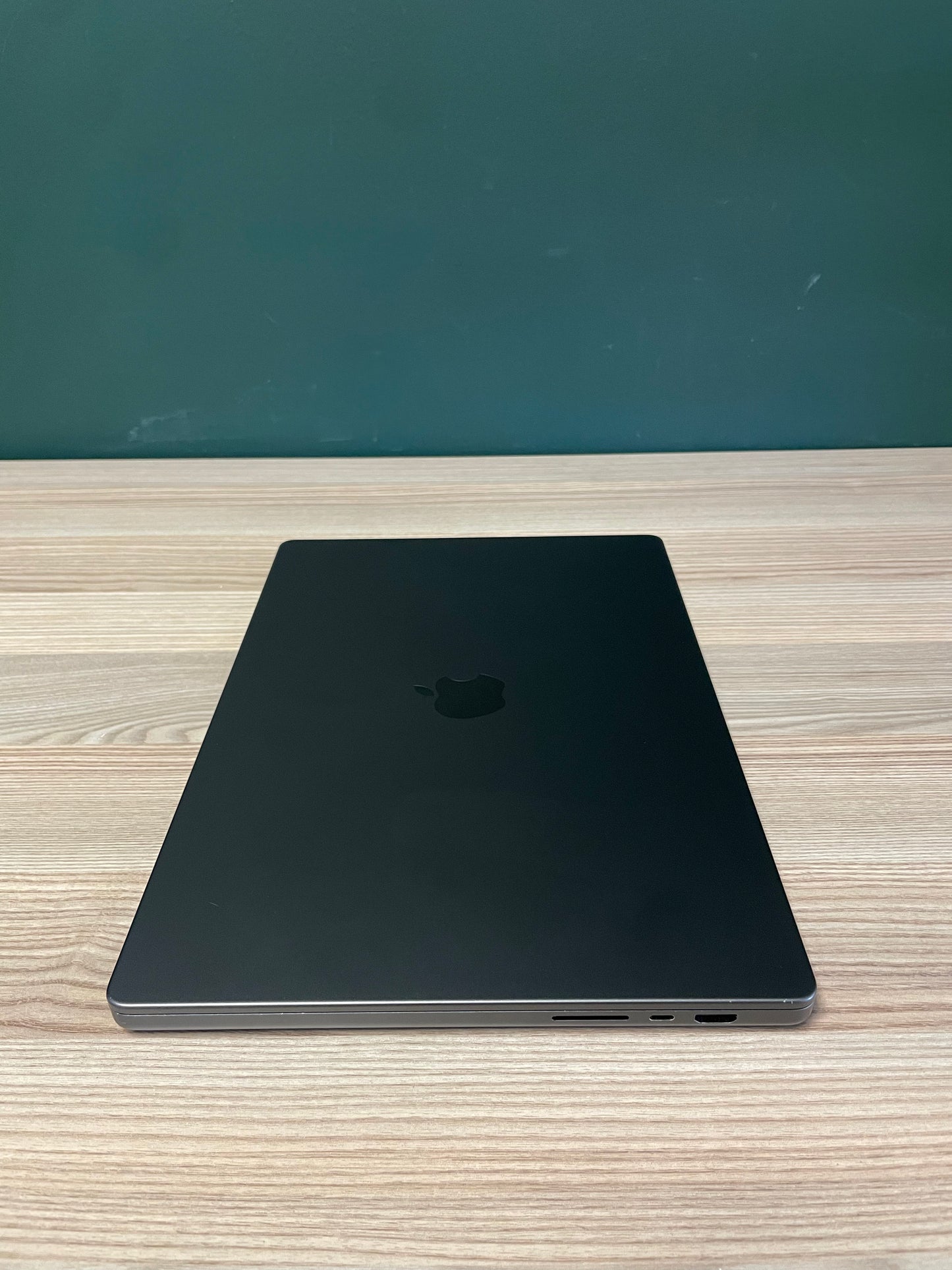 Apple MacBook Pro 16-inch With M3 Max Chip | 1TB | 36GB - Space Black (Pre-owned | B-Grade)