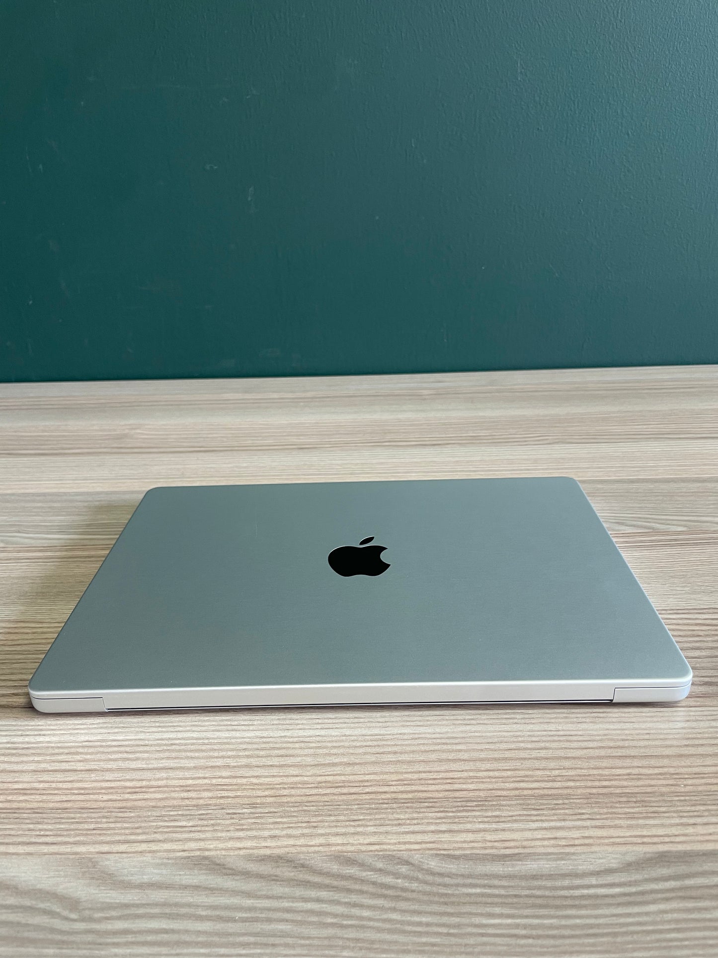 MacBook Pro 14-inch With M3 Chip 512GB - Silver (Pre-owned | B-Grade)