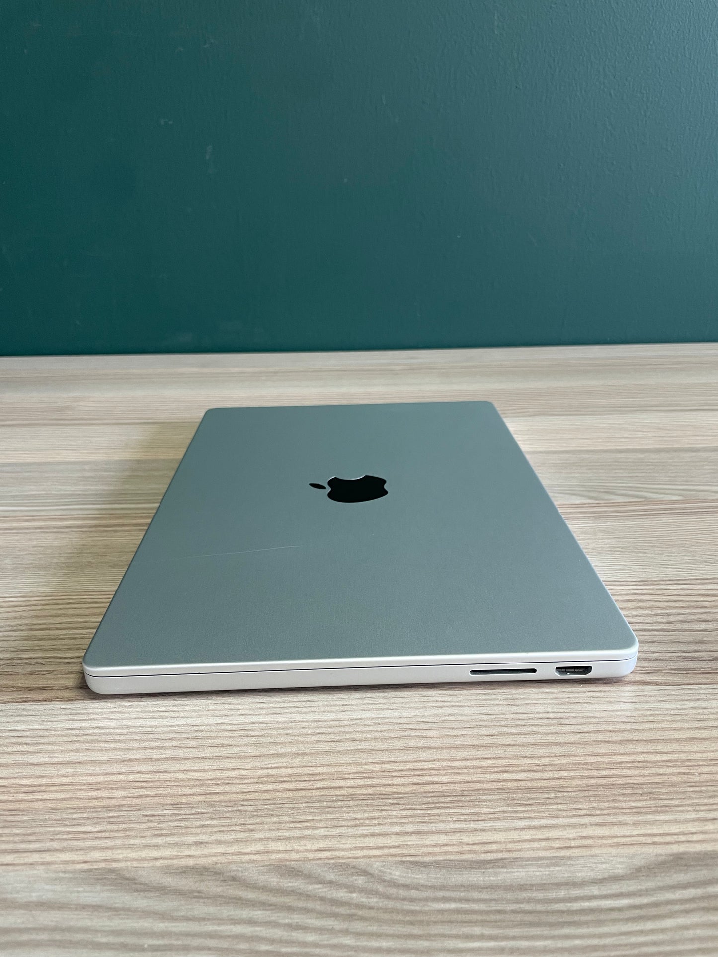 MacBook Pro 14-inch With M3 Chip 512GB - Silver (Pre-owned | B-Grade)