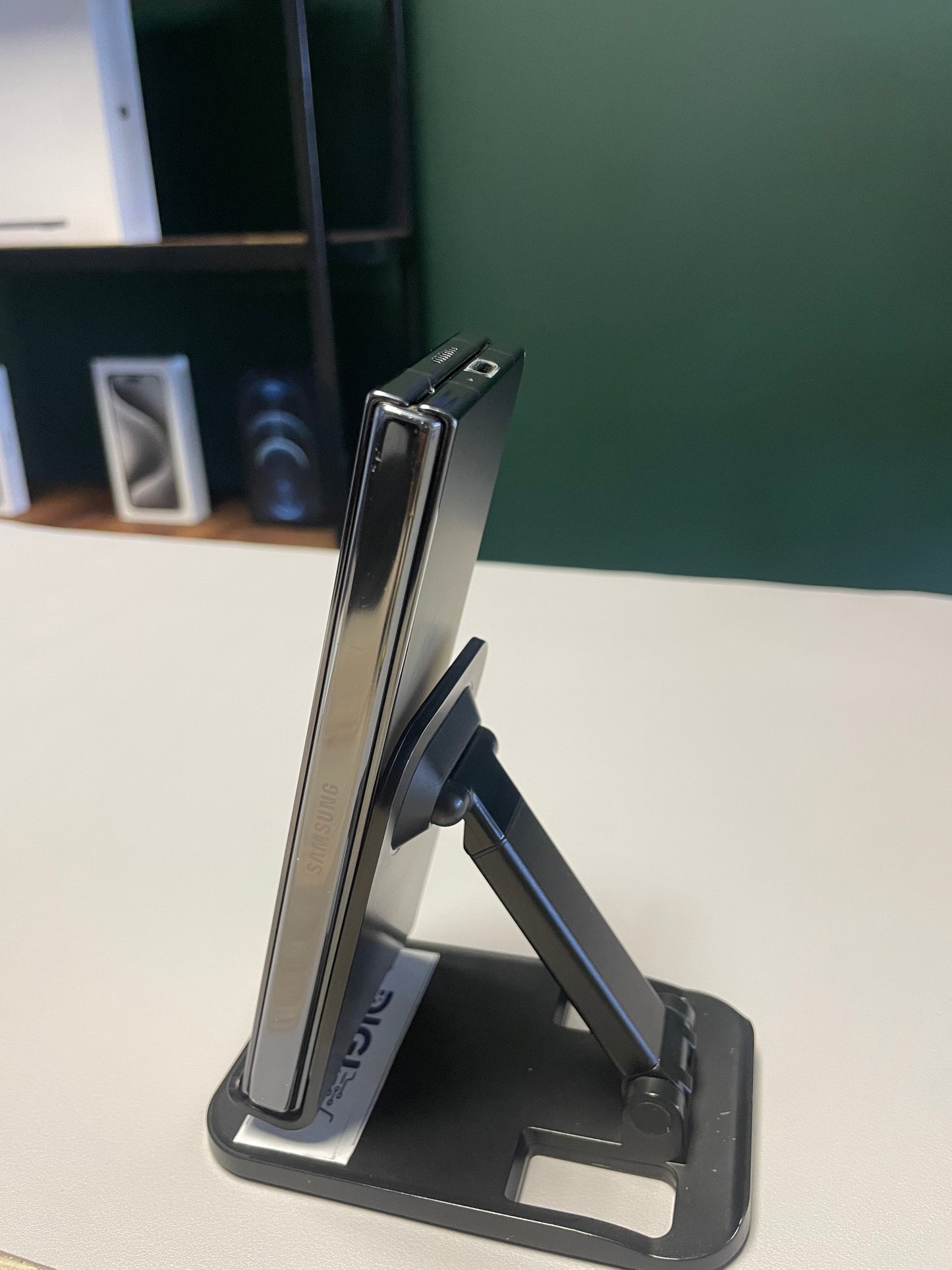 Samsung Galaxy Z Fold 5 256GB Phantom Black (Pre-owned | B-Grade)