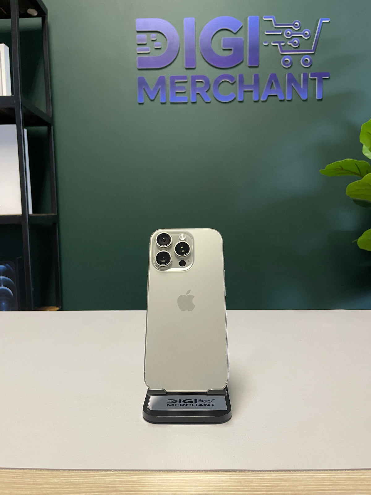 Apple iPhone 16 Pro 512GB - Natural Titanium (Pre-owned | B-Grade)
