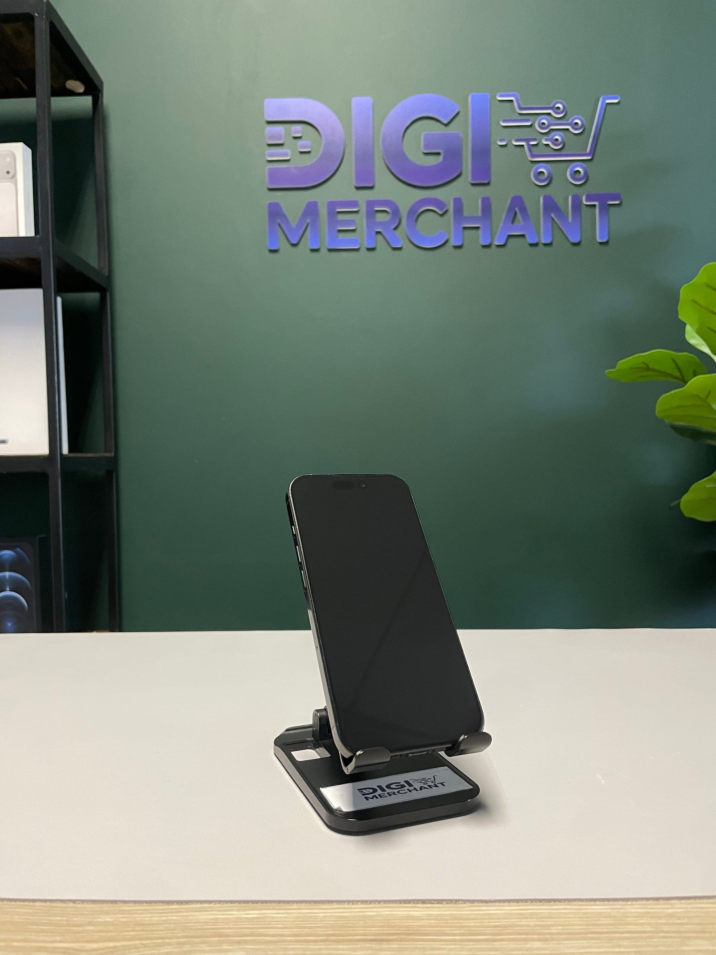 iPhone 16 Pro 128GB - Black Titanium (Pre-owned | B-Grade)