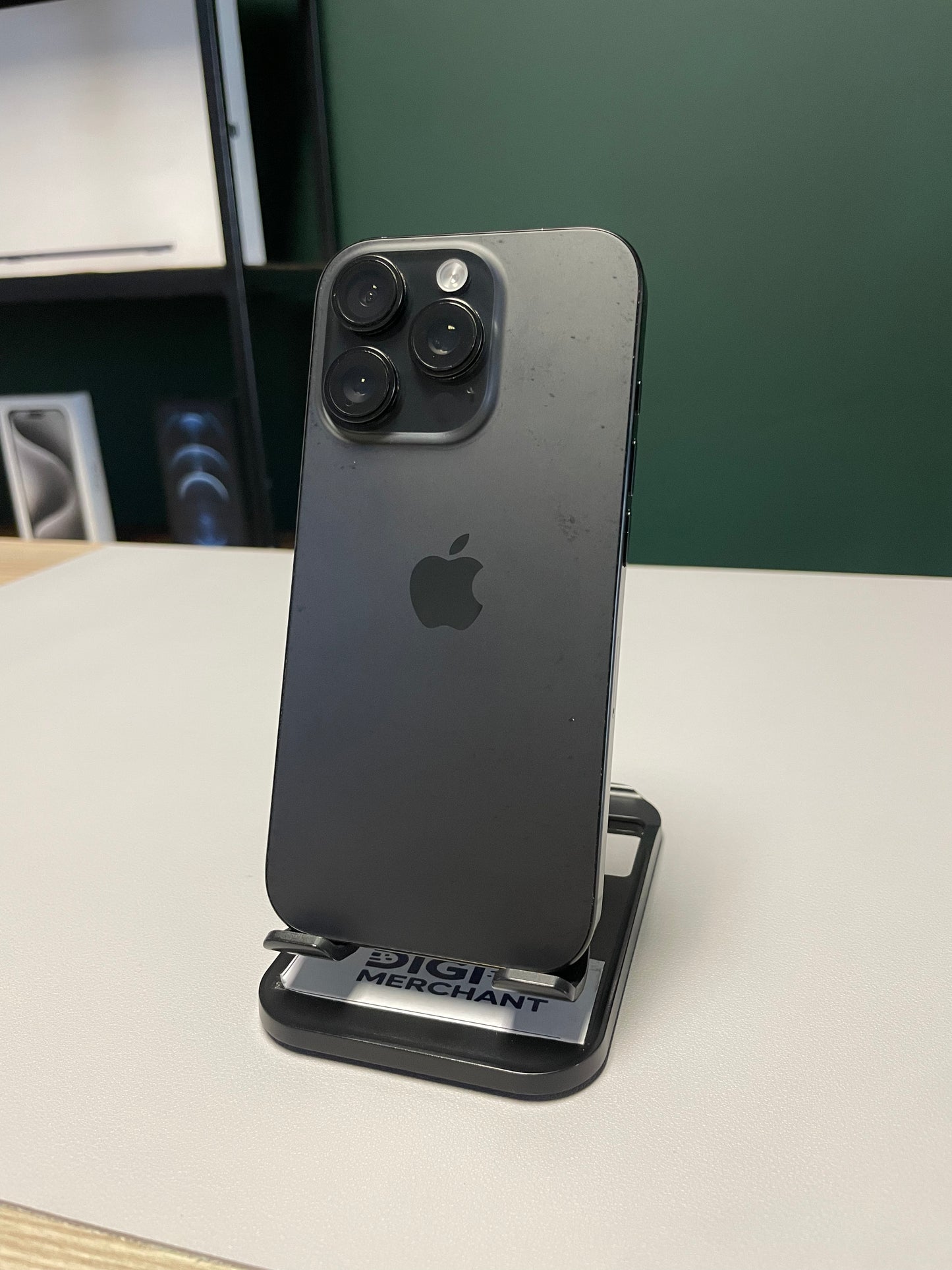 iPhone 16 Pro 128GB - Black Titanium (Pre-owned | B-Grade)