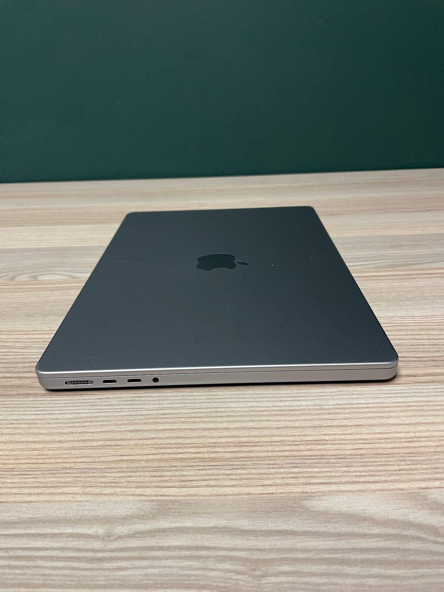 MacBook Pro 14-inch With M3 Chip 512GB - Space Grey  (Pre-owned |C-Grade)