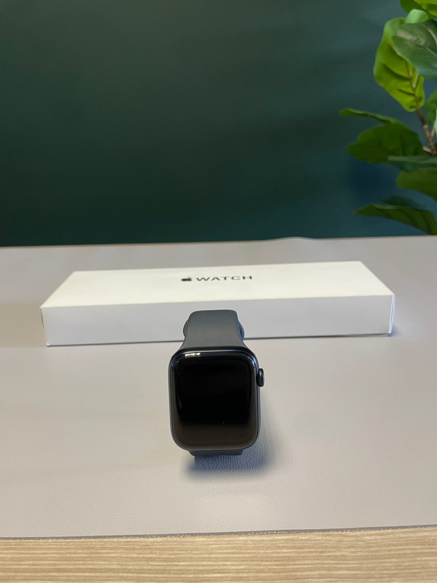 Apple Watch SE (3rd Gen) GPS + Cellular - 44mm Midnight (Pre-owned | A-Grade)