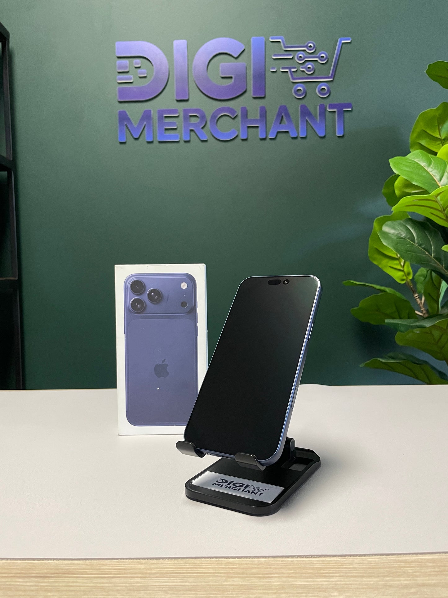 iPhone 17 Pro Max 256GB - Deep Blue (Pre-owned | B-Grade)