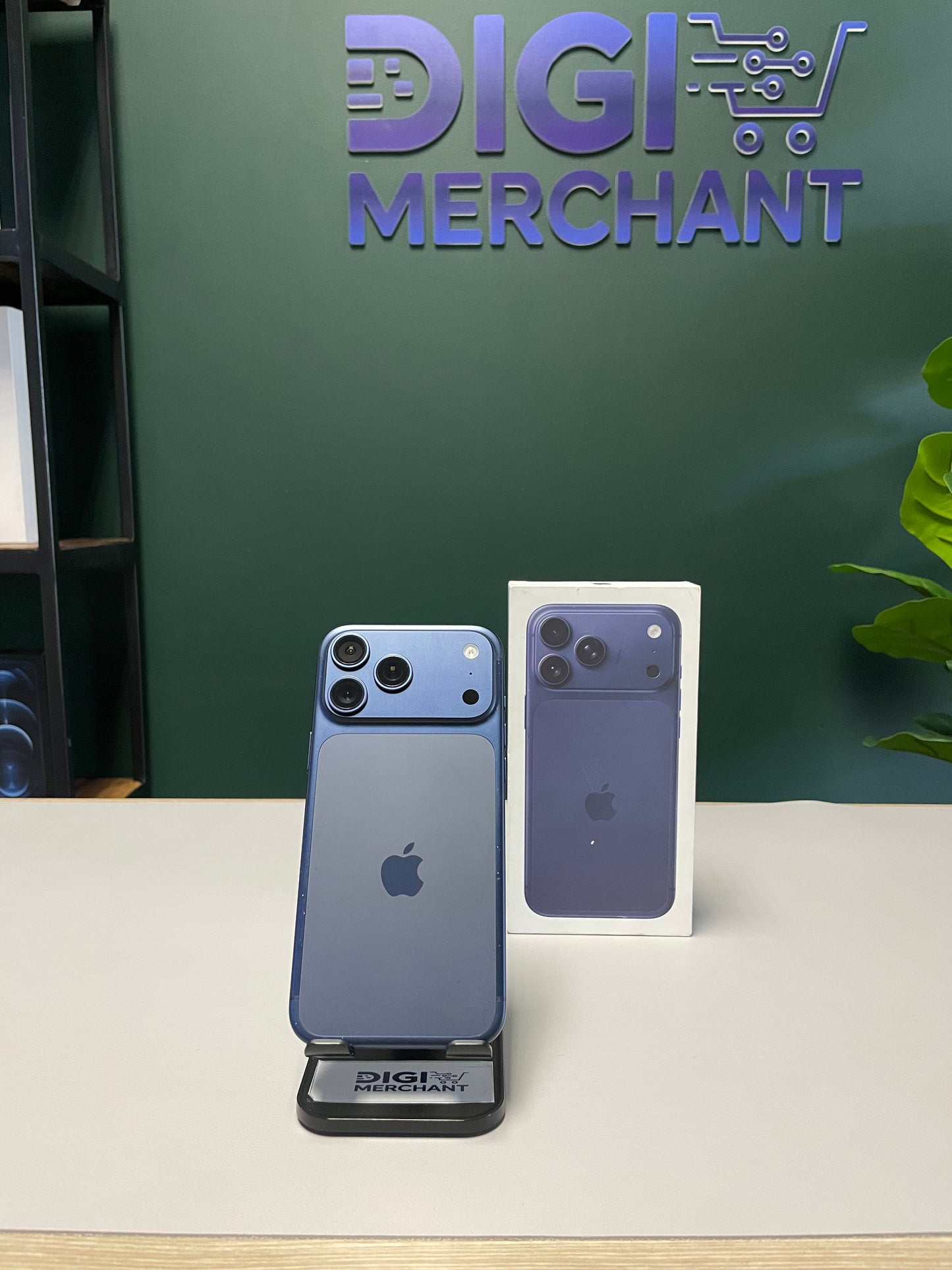 iPhone 17 Pro Max 256GB - Deep Blue (Pre-owned | B-Grade)