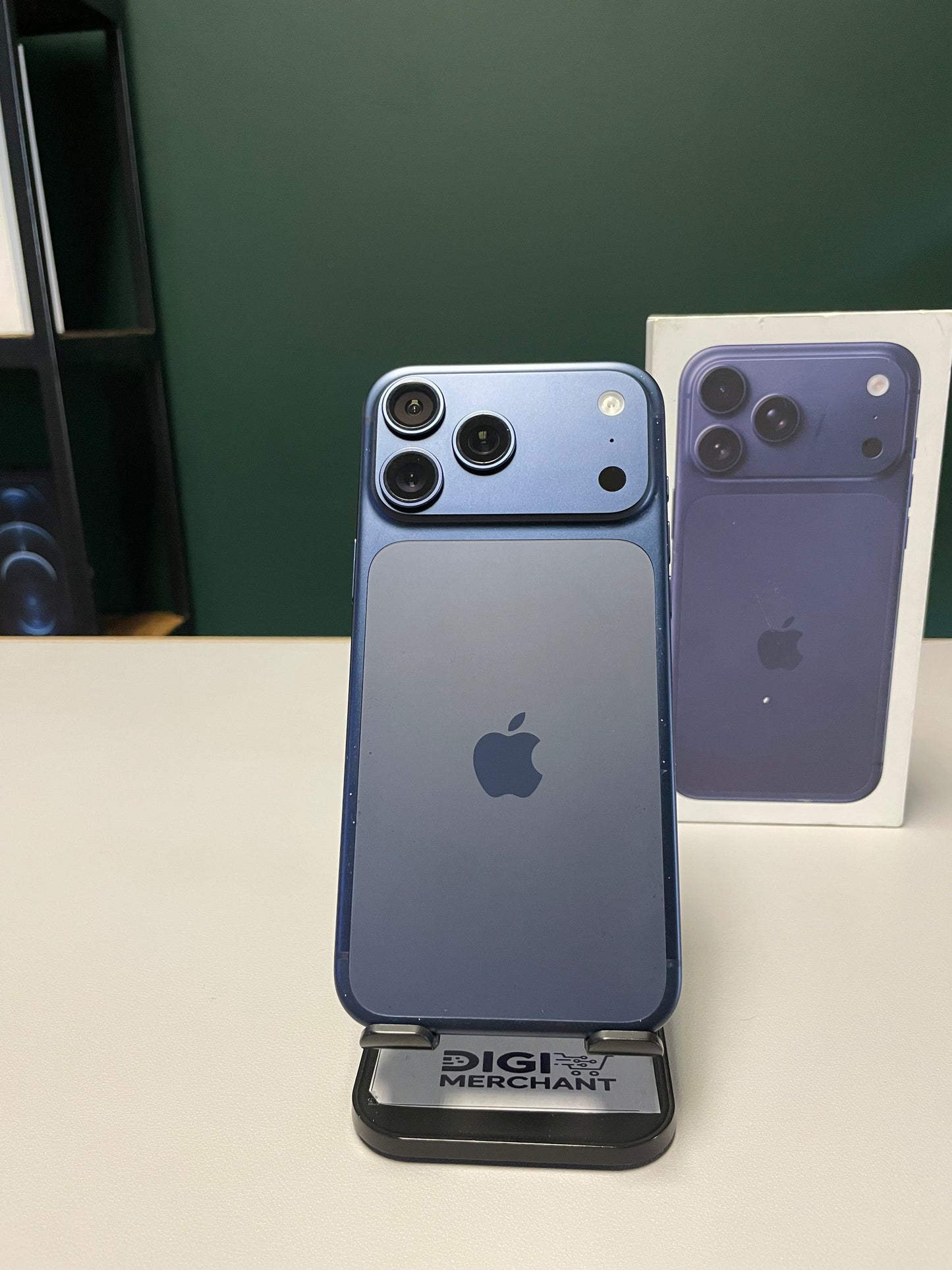 iPhone 17 Pro Max 256GB - Deep Blue (Pre-owned | B-Grade)