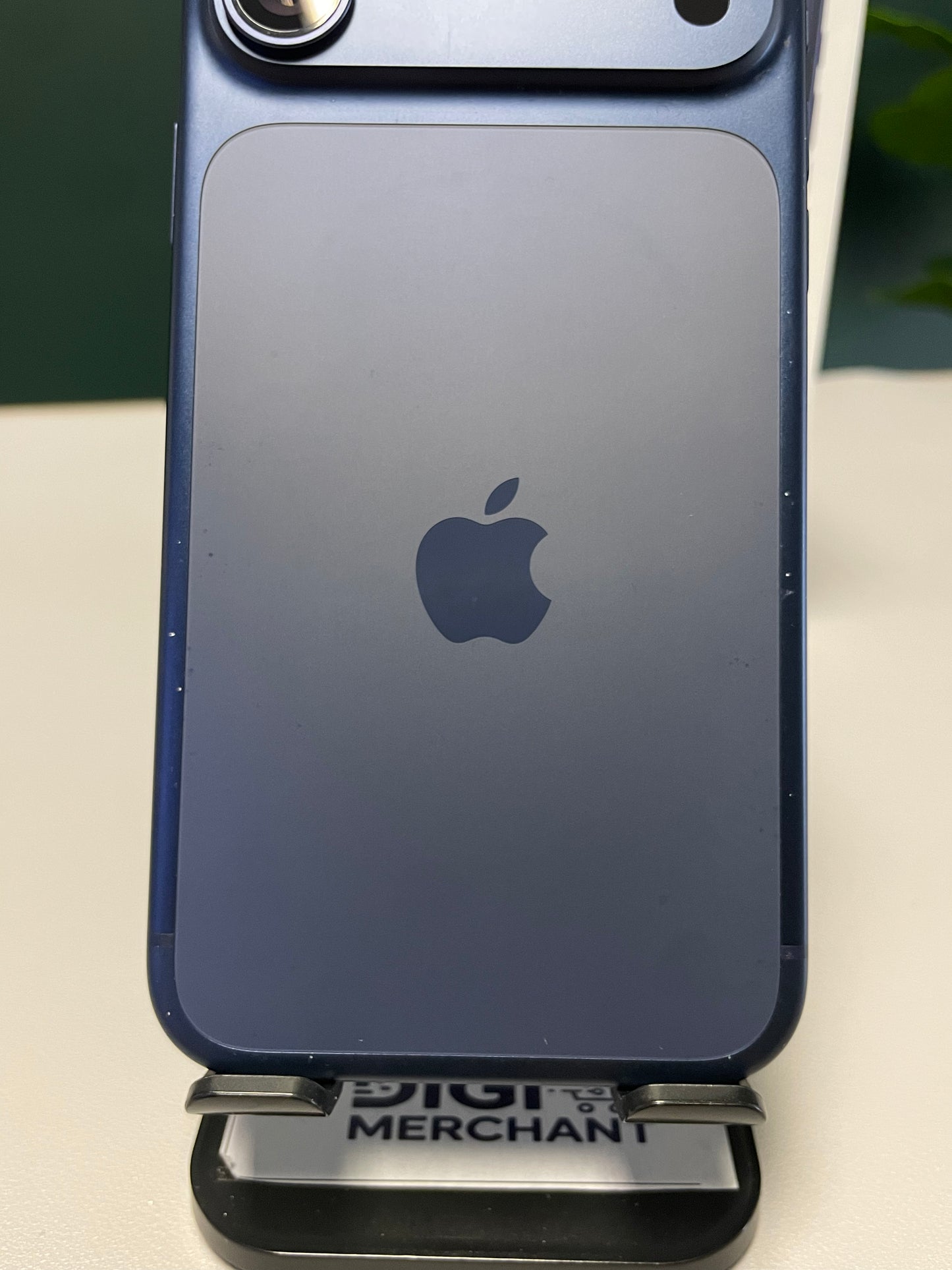 iPhone 17 Pro Max 256GB - Deep Blue (Pre-owned | B-Grade)
