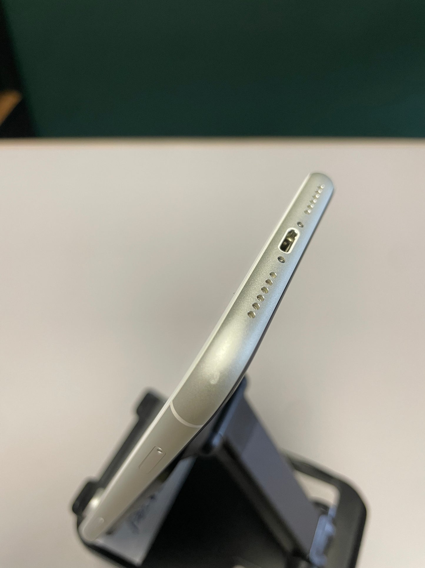 iPhone XR 64GB - White (Pre-owned | B-Grade)