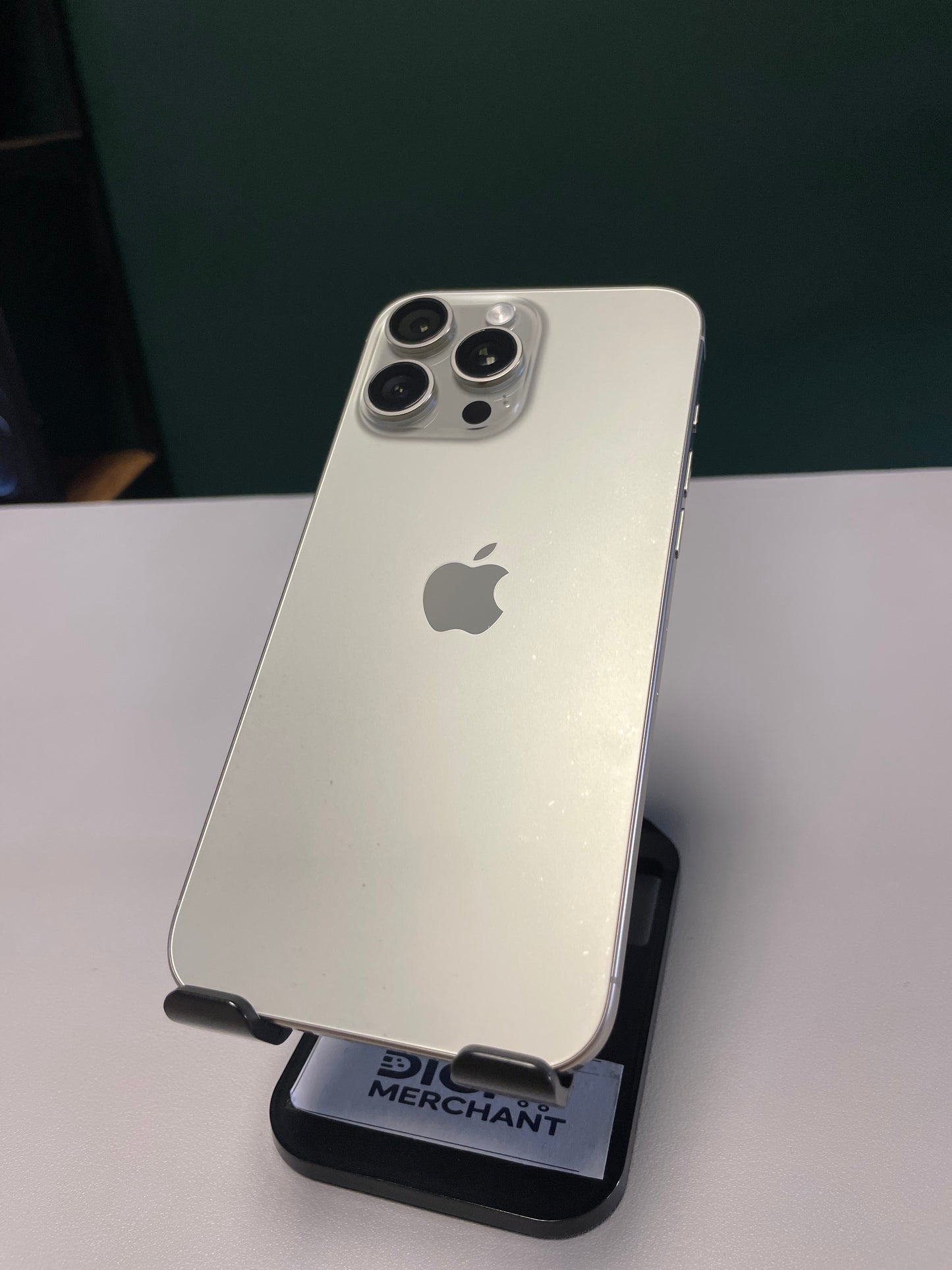 Apple iPhone 16 Pro Max 256GB - Natural Titanium (Pre-owned | B-Grade)