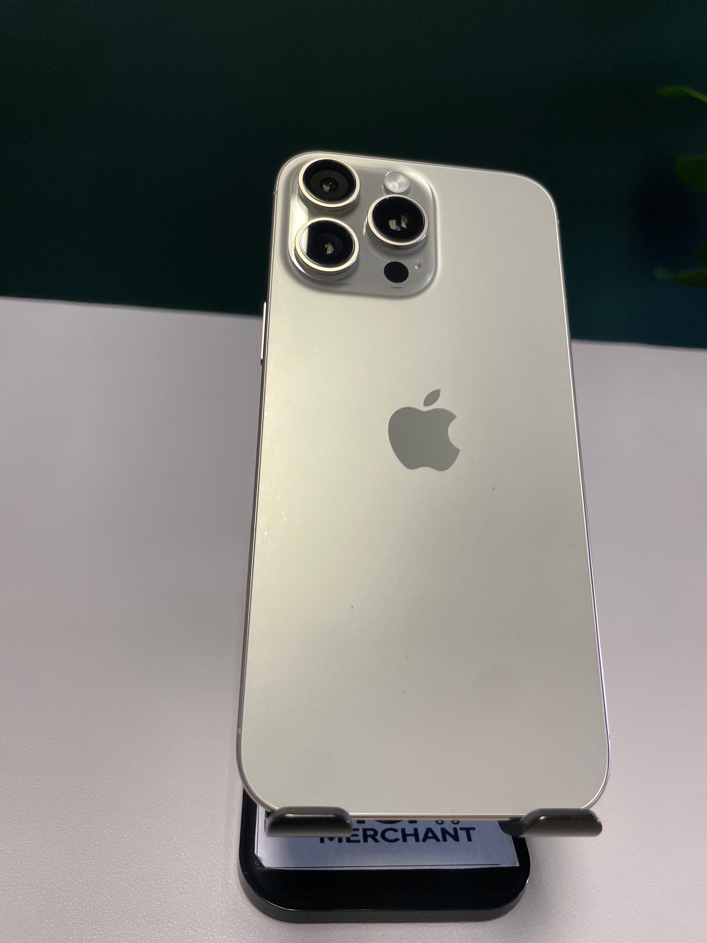 Apple iPhone 16 Pro Max 256GB - Natural Titanium (Pre-owned | B-Grade)