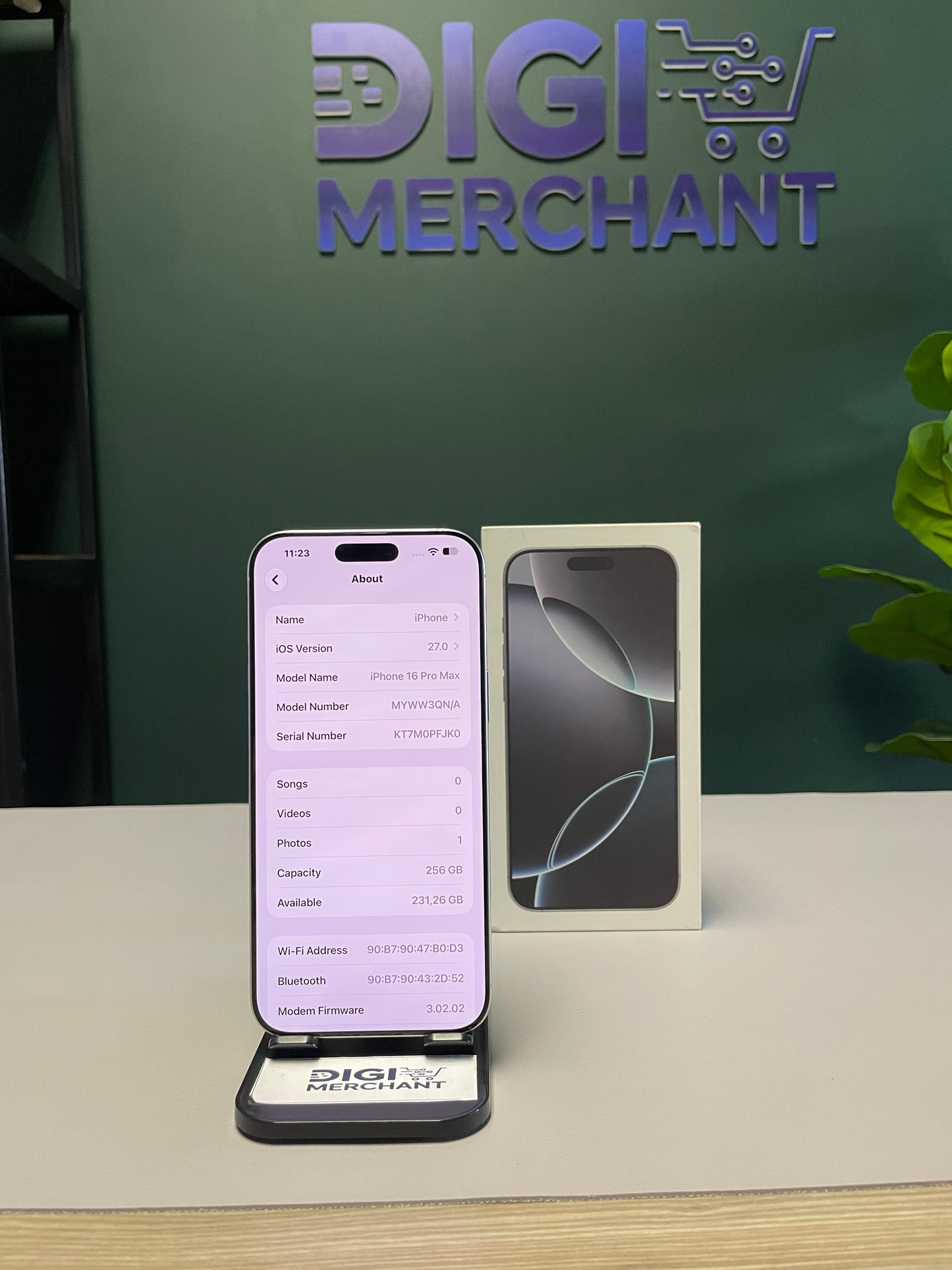 iPhone 16 Pro Max 256GB - White Titanium (Pre-owned | B-Grade)