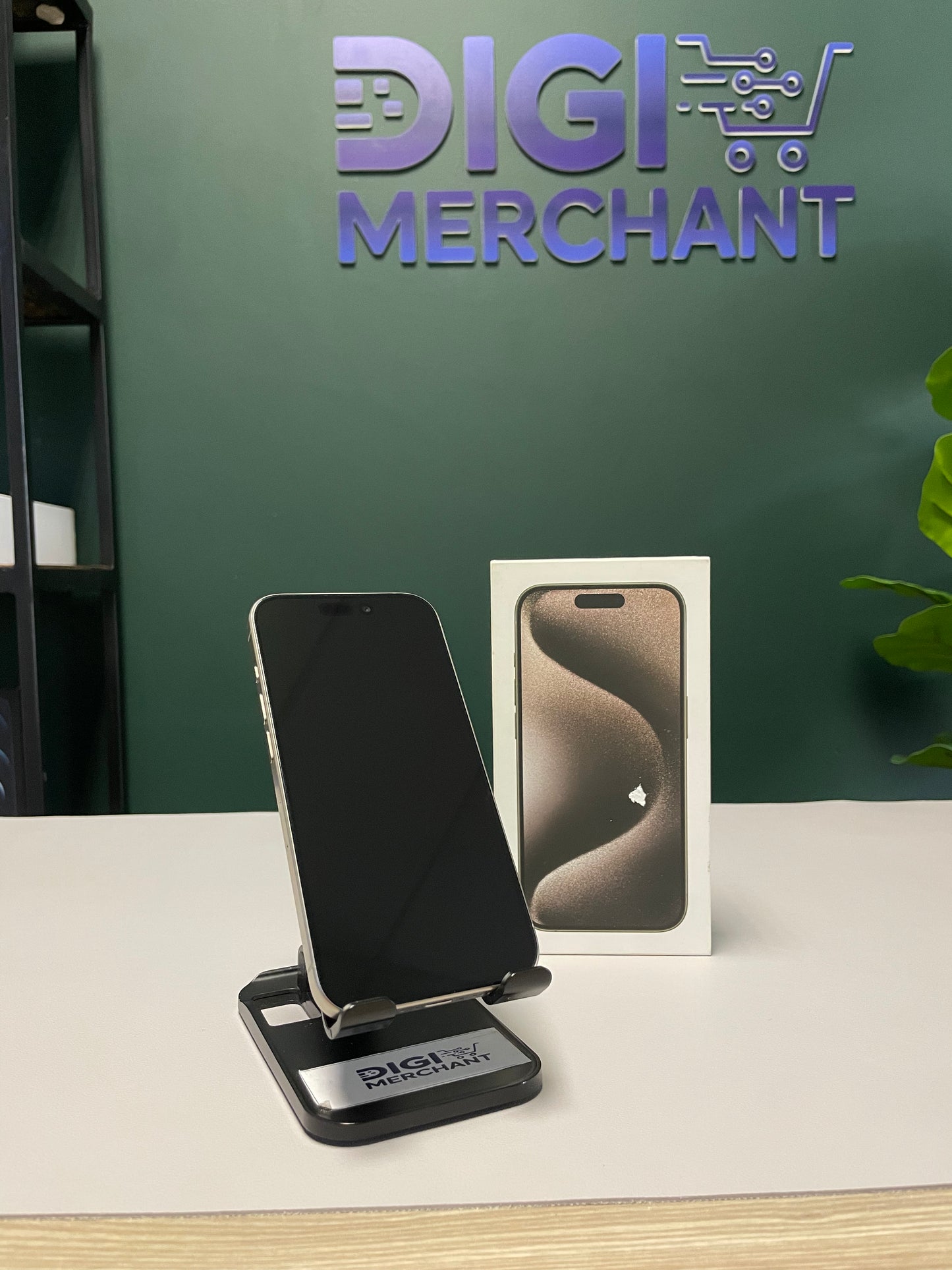 iPhone 15 Pro 256GB - Natural Titanium (Pre-owned | B-Grade)