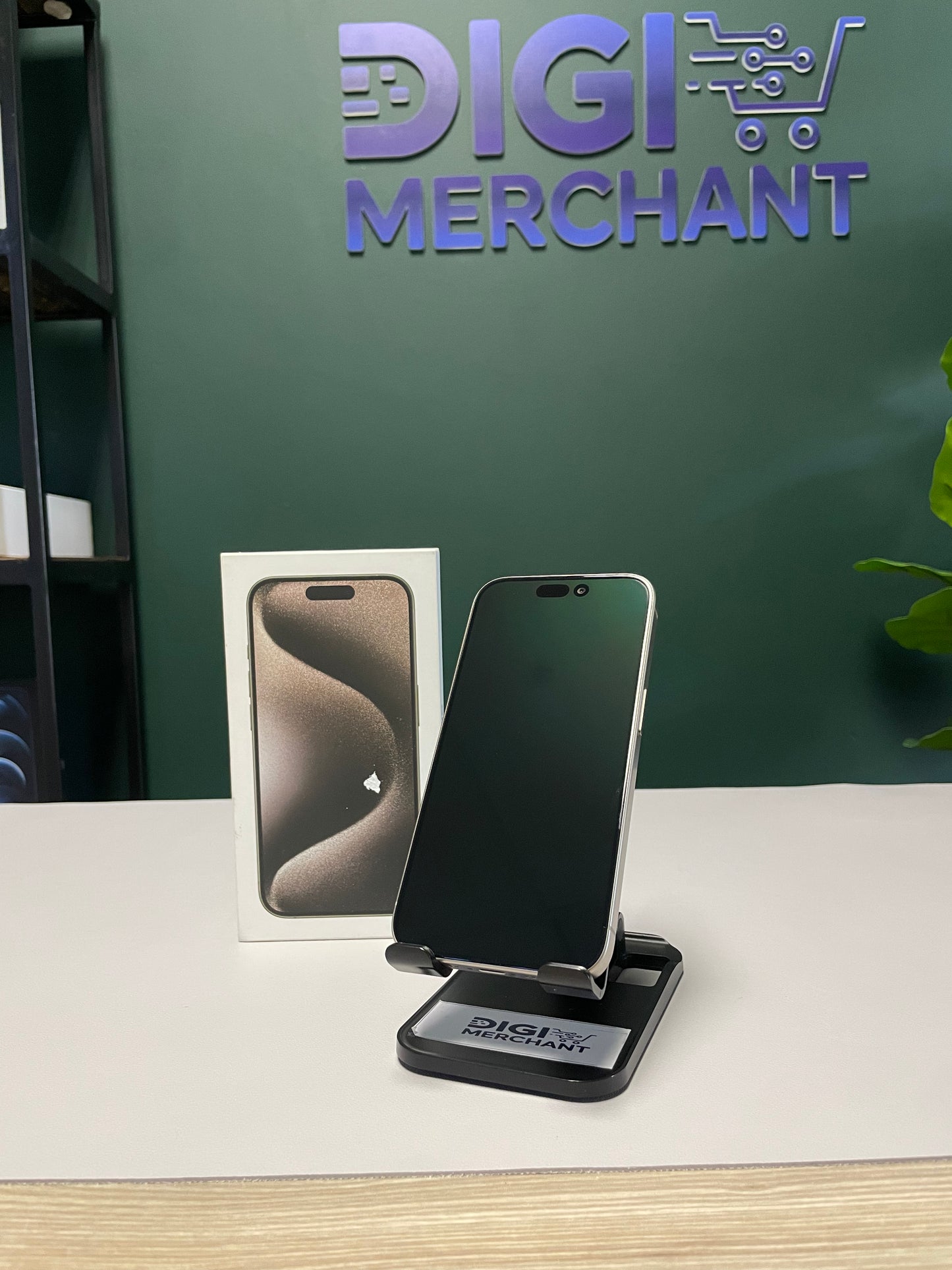 iPhone 15 Pro 256GB - Natural Titanium (Pre-owned | B-Grade)