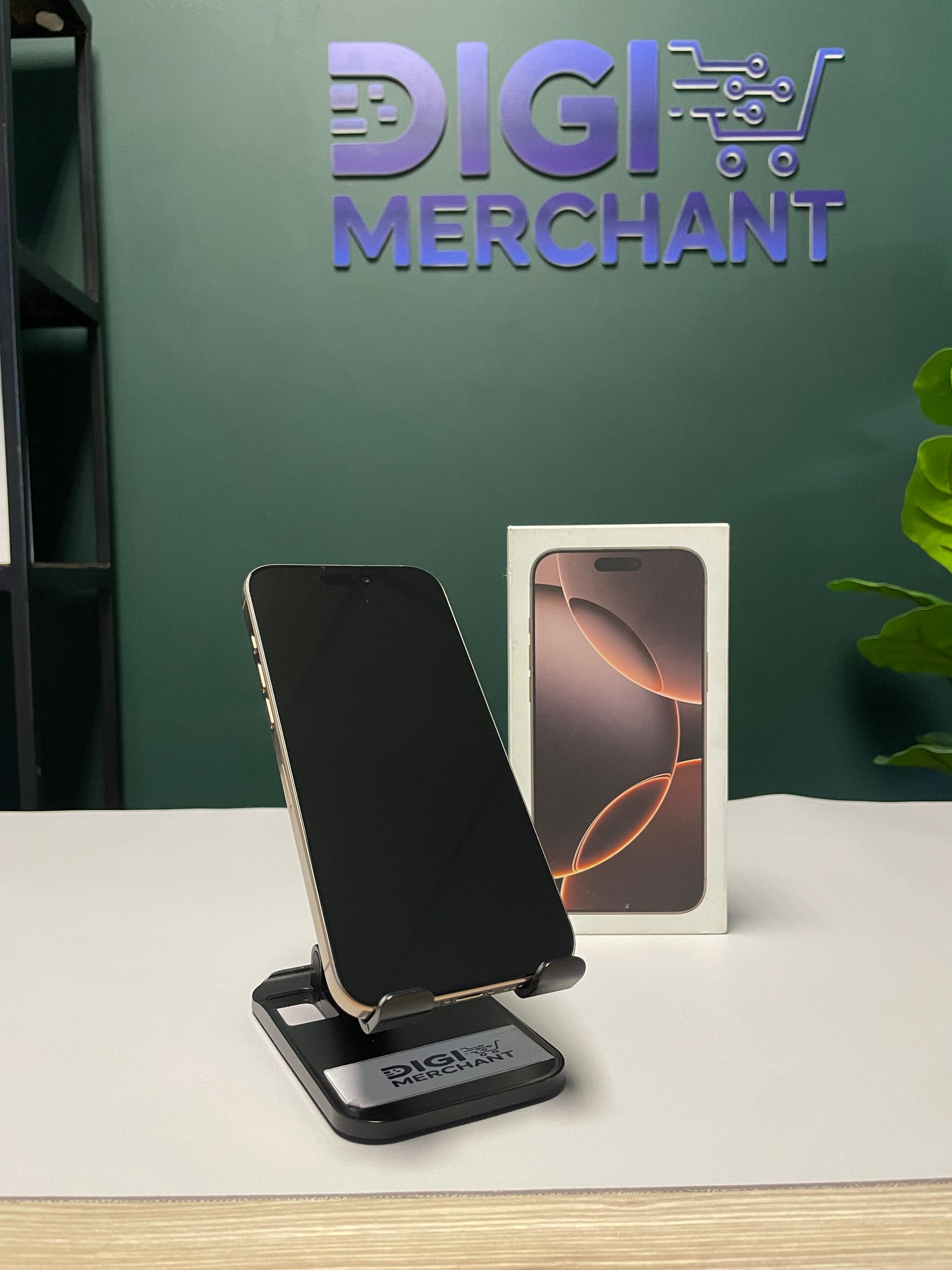 iPhone 16 Pro Max 512GB - Desert Titanium (Pre-owned | B-Grade)