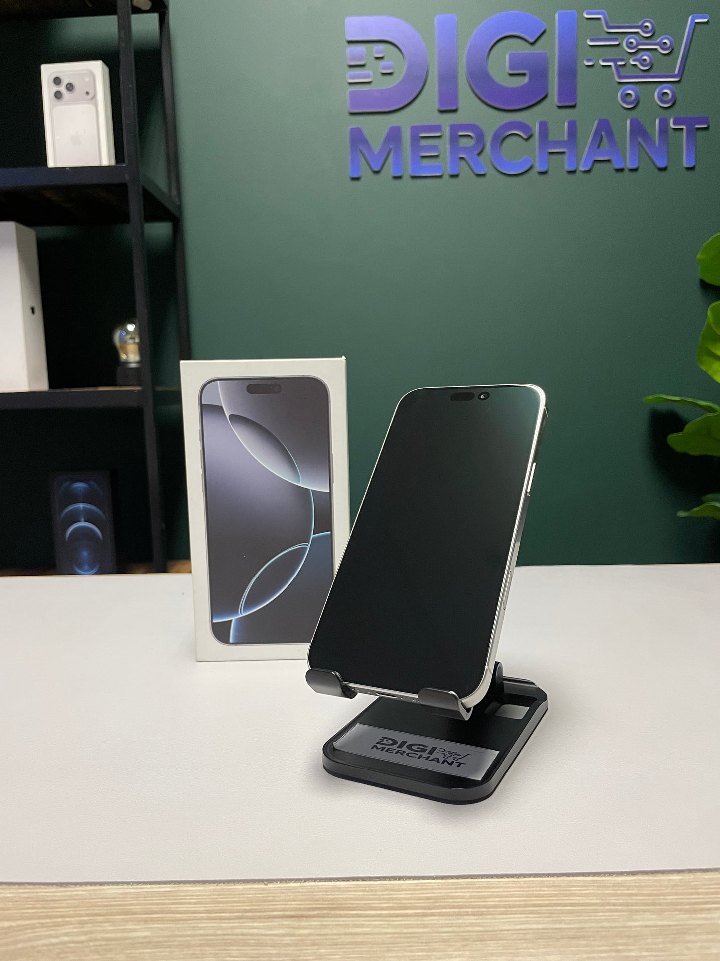iPhone 16 Pro Max 256GB - White Titanium (Pre-owned | Pristine)