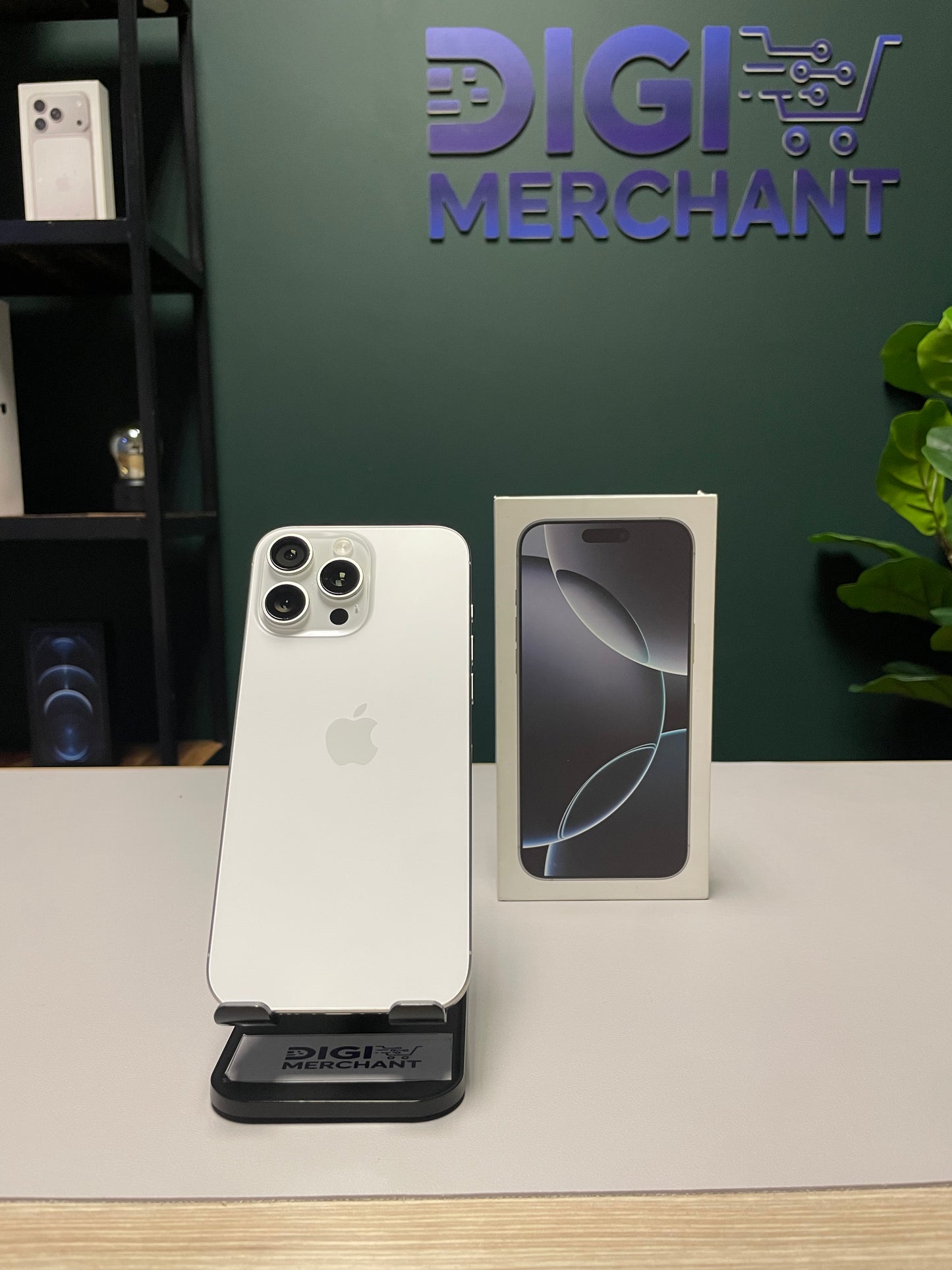 iPhone 16 Pro Max 256GB - White Titanium (Pre-owned | Pristine)