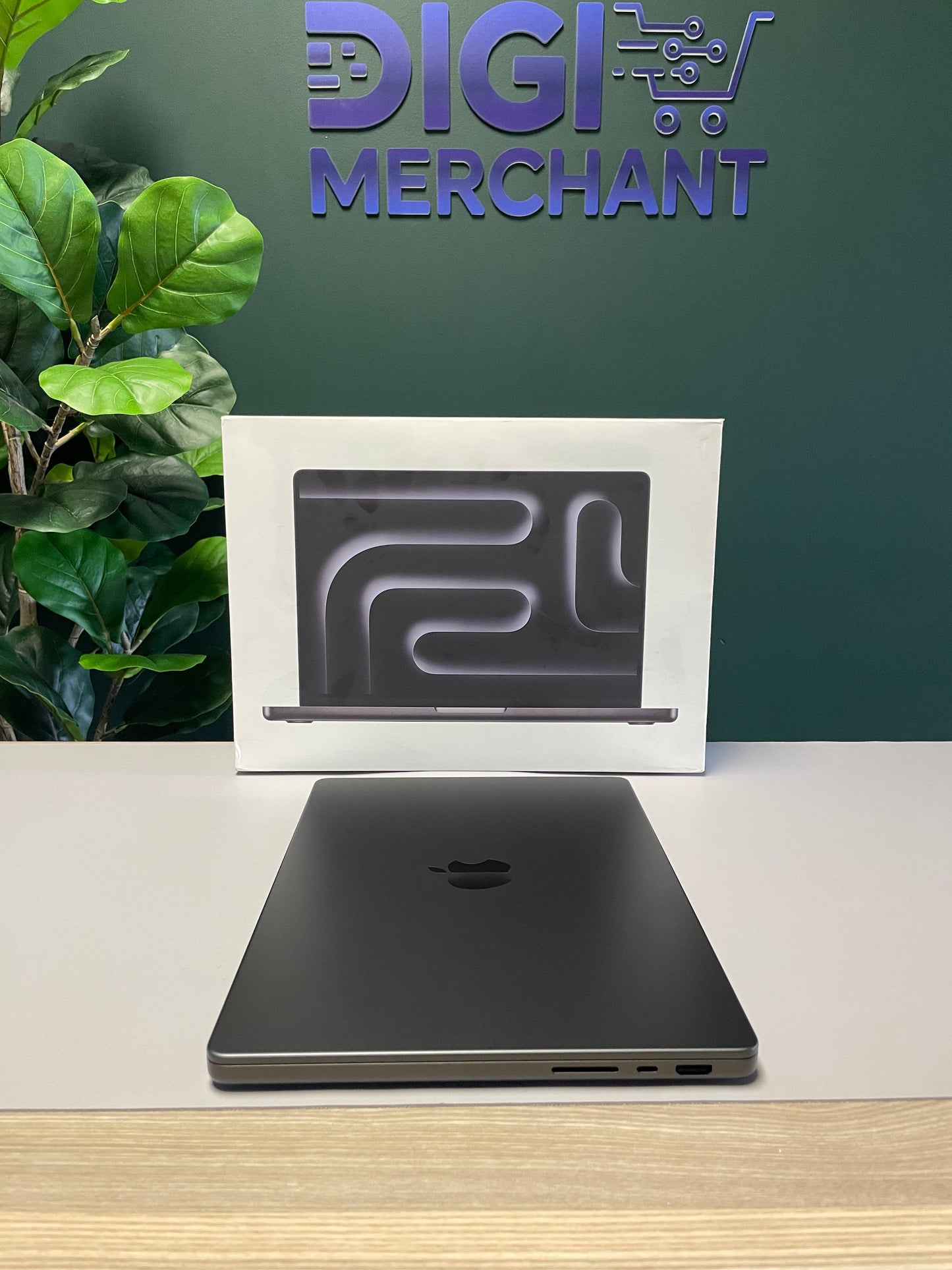 MacBook Pro 14-inch With M4 Chip 512GB | 16GB - Space Black (Pre-owned | Pristine)