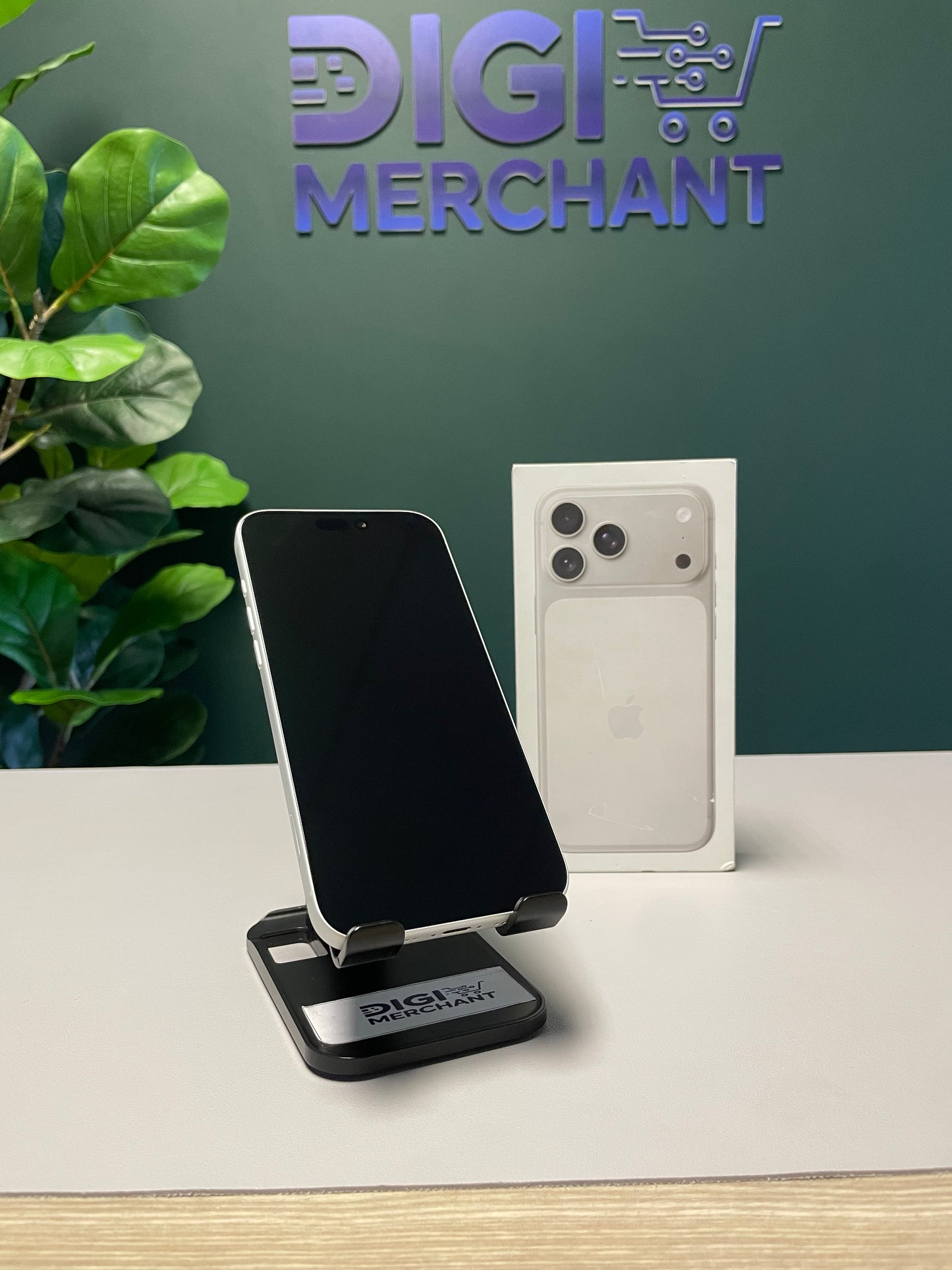 iPhone 17 Pro Max 256GB - Silver (Pre-owned | Pristine)
