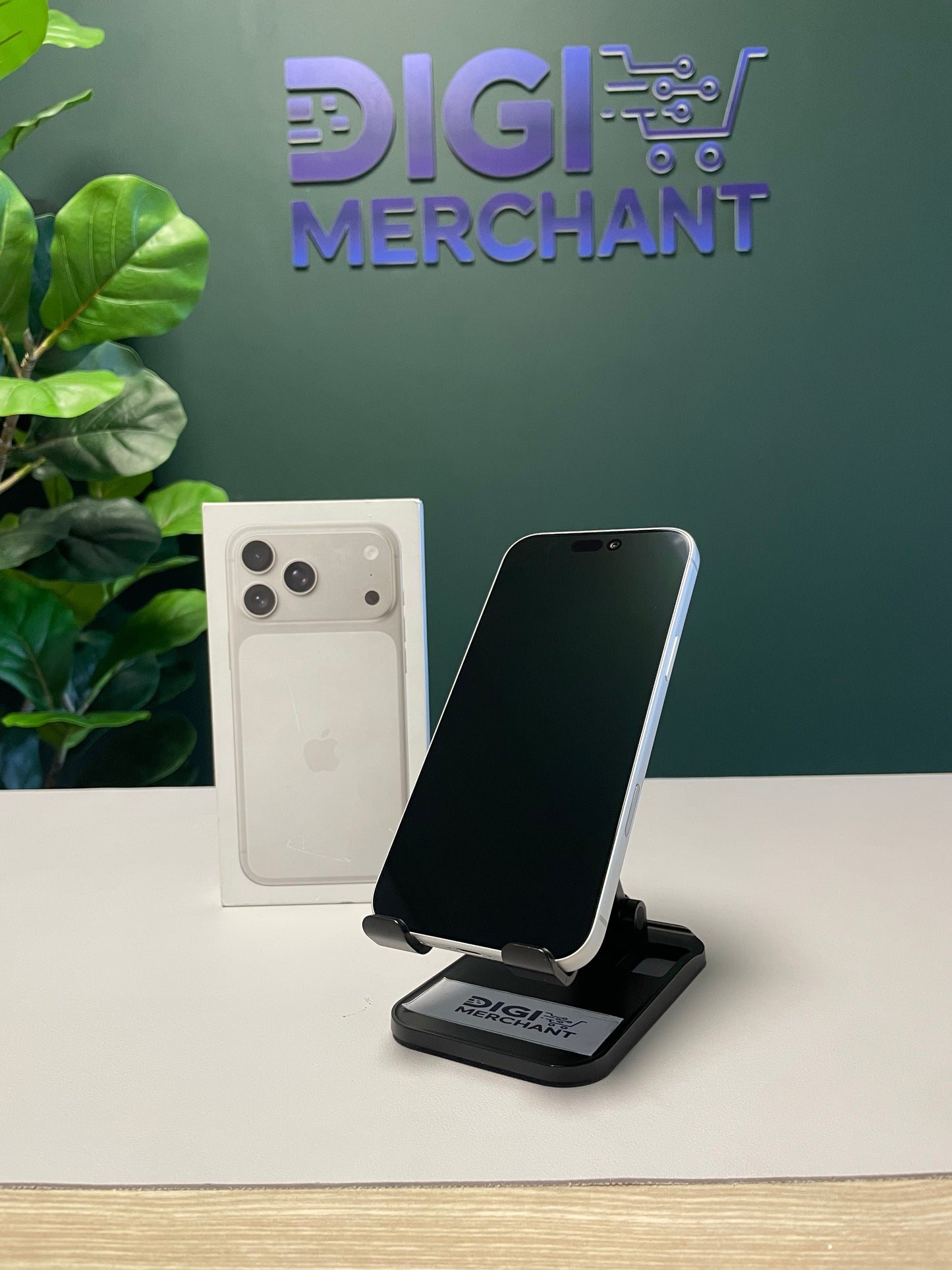 iPhone 17 Pro Max 256GB - Silver (Pre-owned | Pristine)