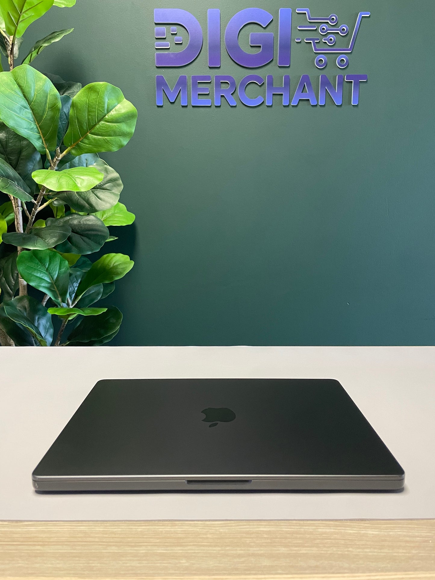 Apple MacBook Pro 14-inch With M5 Chip 512GB | 16GB - Space Black (Pre-owned |A-Grade)