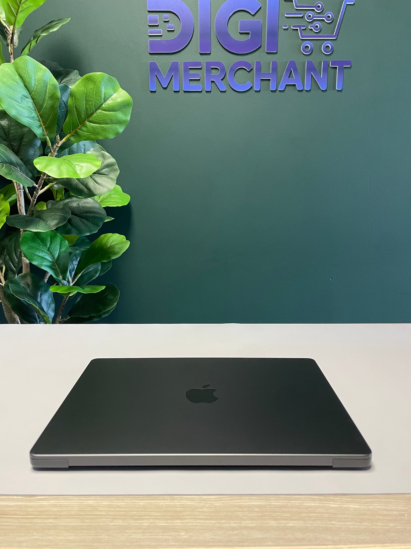 Apple MacBook Pro 14-inch With M5 Chip 512GB | 16GB - Space Black (Pre-owned |A-Grade)