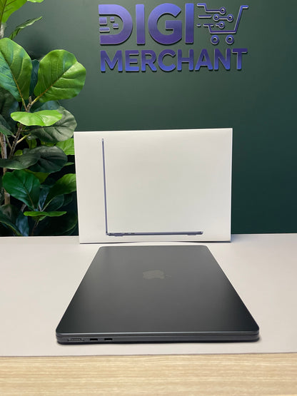MacBook Air 13-inch | M5 Chip | 1TB | 16GB - Midnight (Pre-owned | Pristine)
