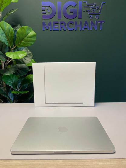 MacBook Air 13-inch | M5 Chip | 1TB | 24GB- Silver (Pre-owned | Pristine)