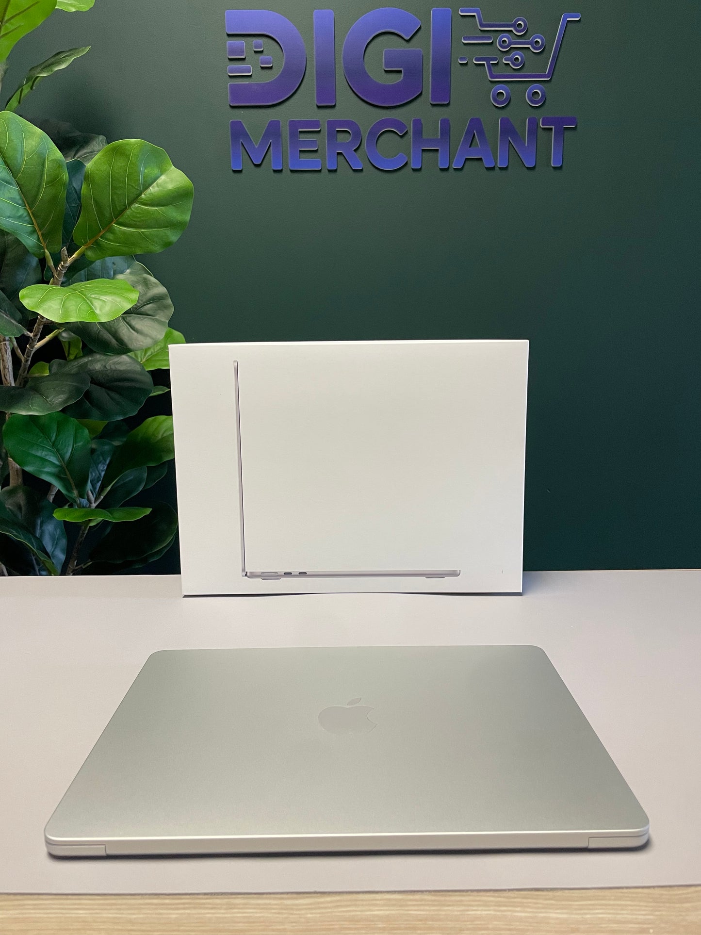 MacBook Air 13-inch | M5 Chip | 1TB | 24GB- Silver (Pre-owned | Pristine)