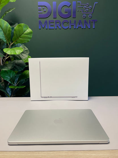 MacBook Air 13-inch | M5 Chip | 1TB | 24GB- Silver (Pre-owned | Pristine)