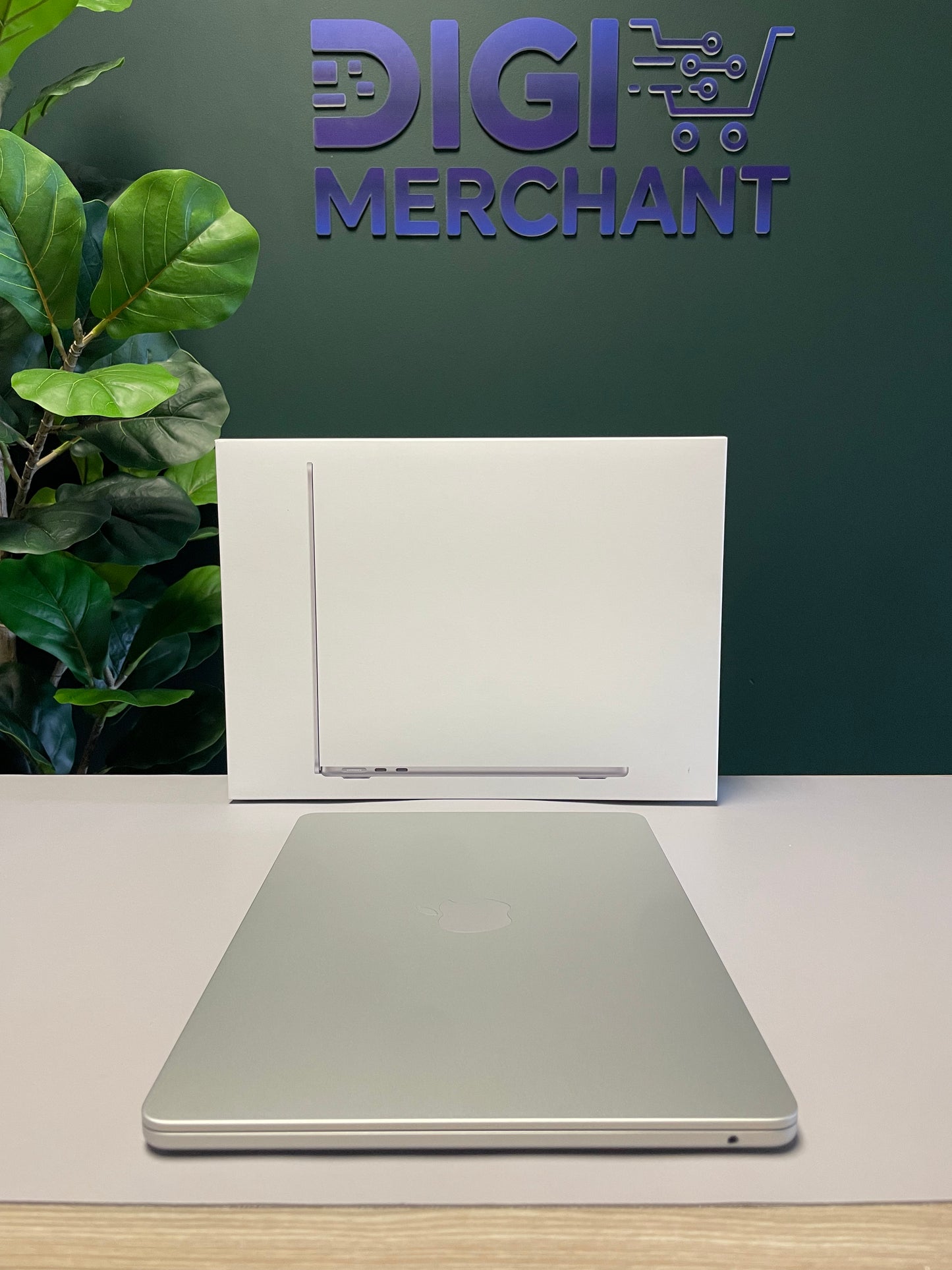 MacBook Air 13-inch | M5 Chip | 1TB | 24GB- Silver (Pre-owned | Pristine)