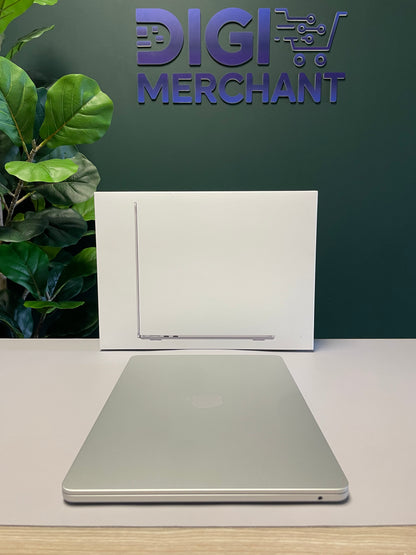 MacBook Air 13-inch | M5 Chip | 1TB | 24GB- Silver (Pre-owned | Pristine)