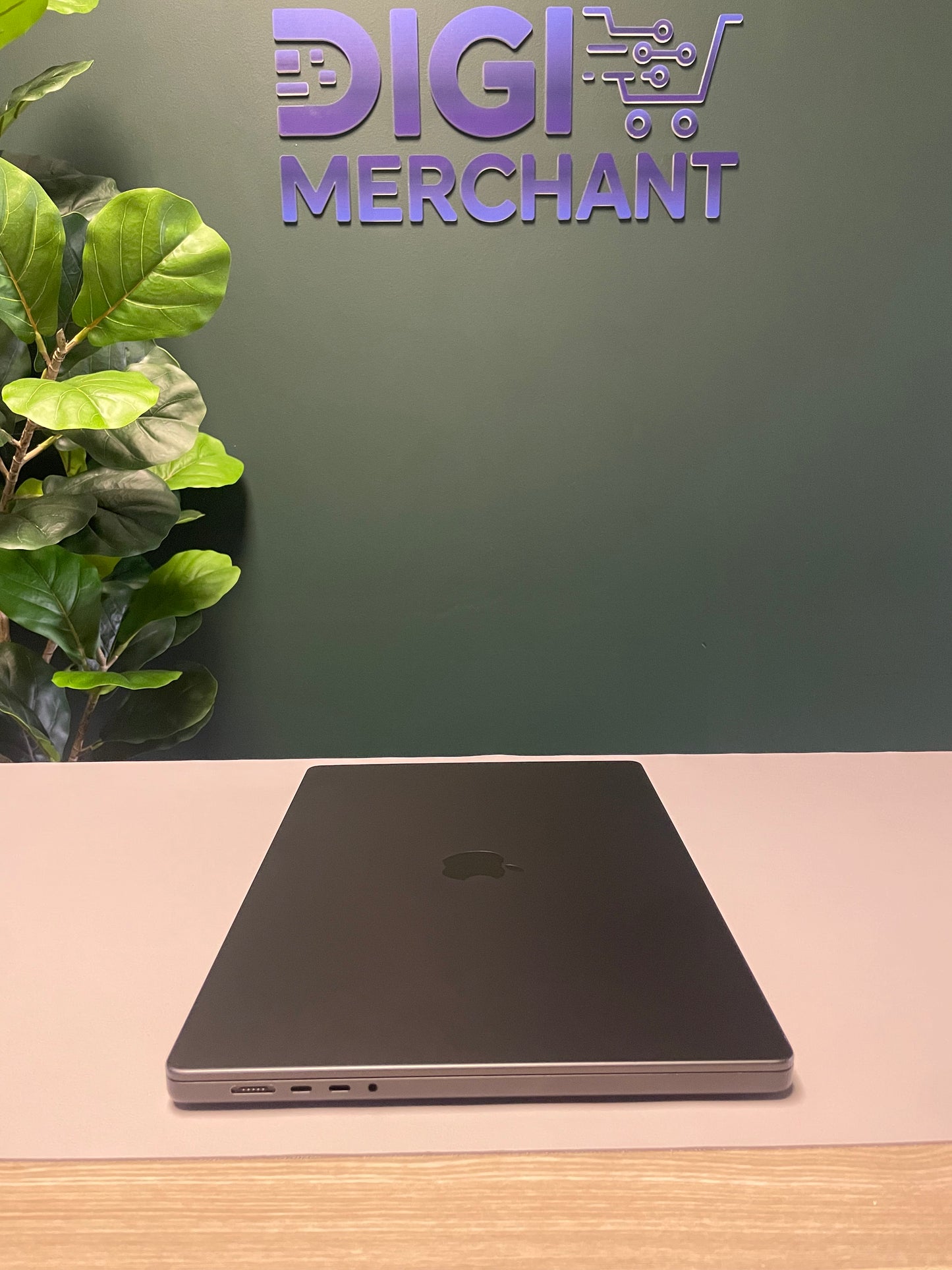 MacBook Pro 16-inch With M4 Pro Chip 512GB | 24GB - Space Black (Pre-owned |A-Grade)