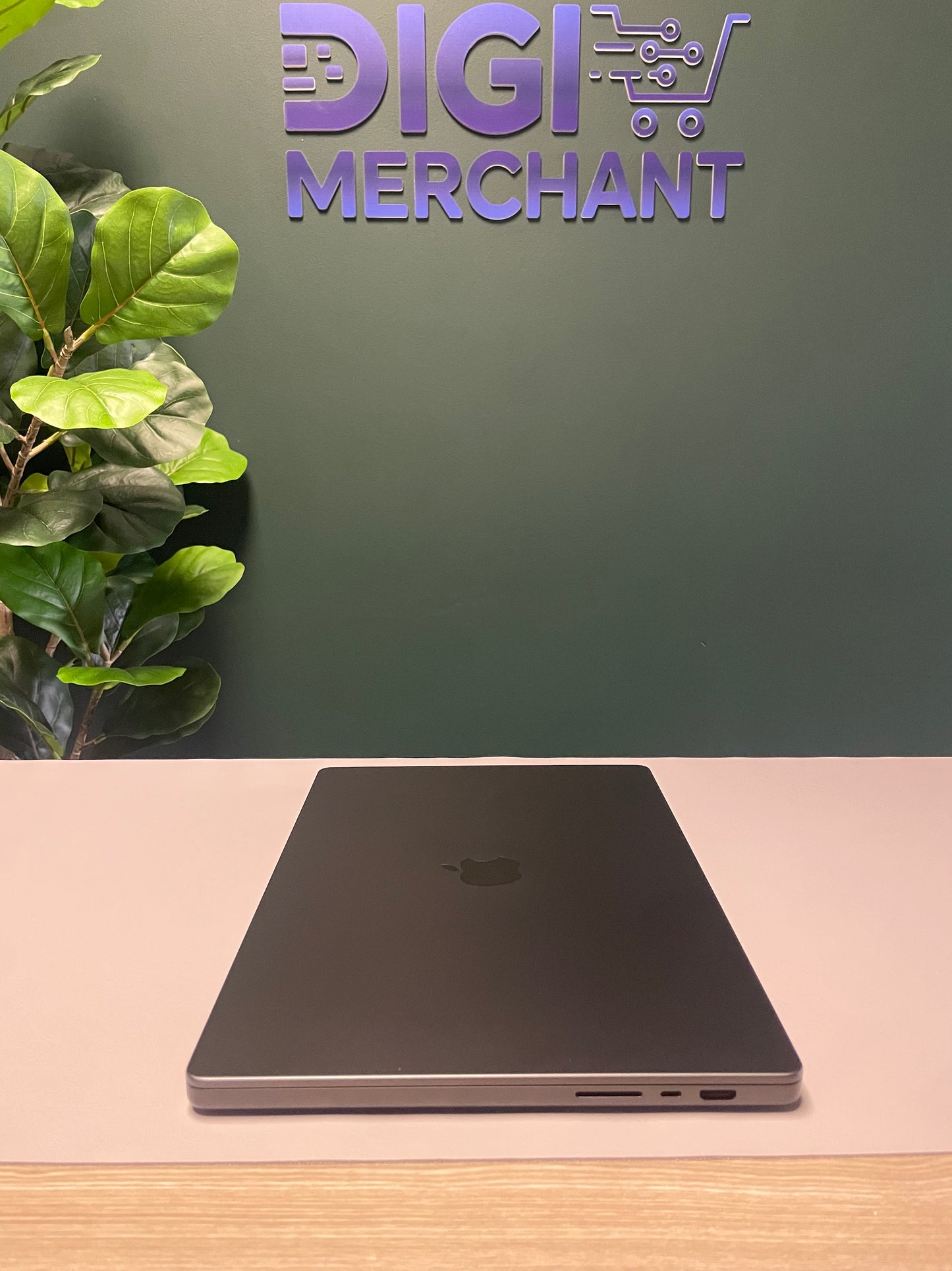 MacBook Pro 16-inch With M4 Pro Chip 512GB | 24GB - Space Black (Pre-owned |A-Grade)