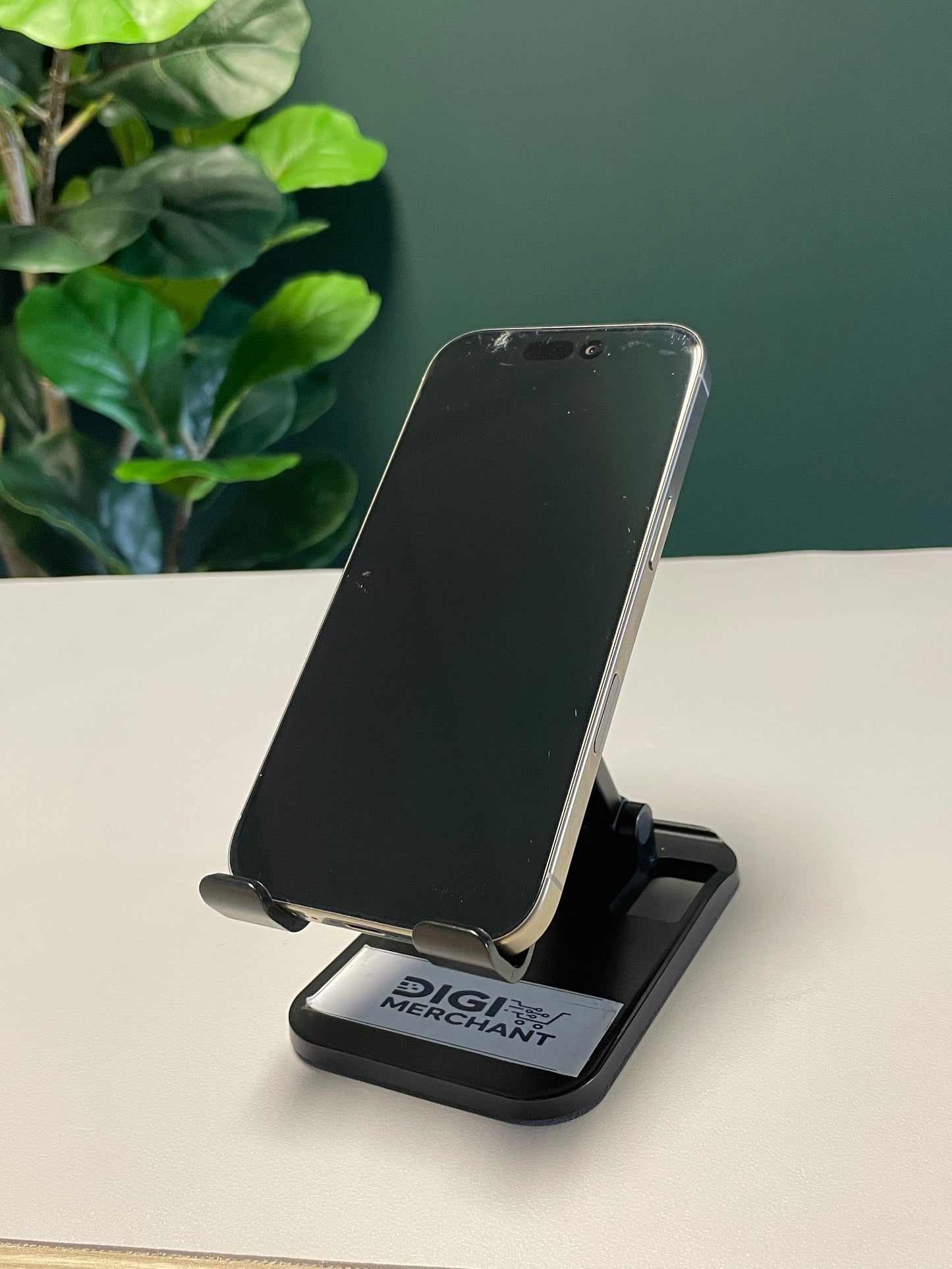 iPhone 16 Pro 128GB - Natural Titanium (Pre-owned | B-Grade)