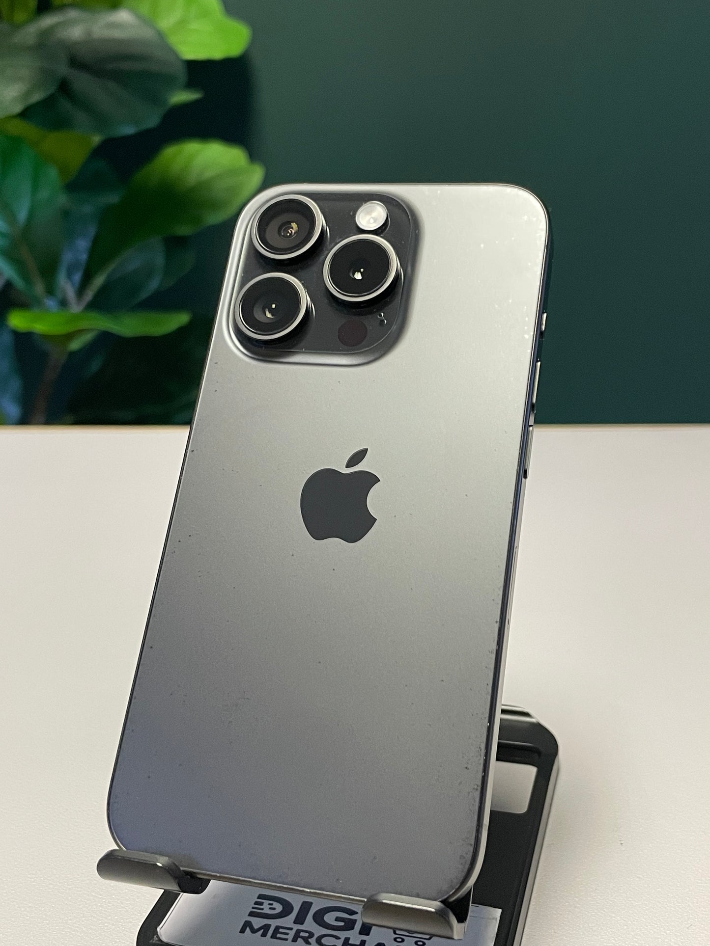 iPhone 15 Pro 128GB - Black Titanium (Pre-owned | A-Grade)