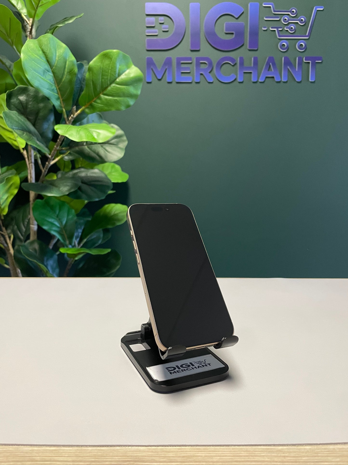 iPhone 16 Pro 256GB - Desert Titanium (Pre-owned | Pristine)