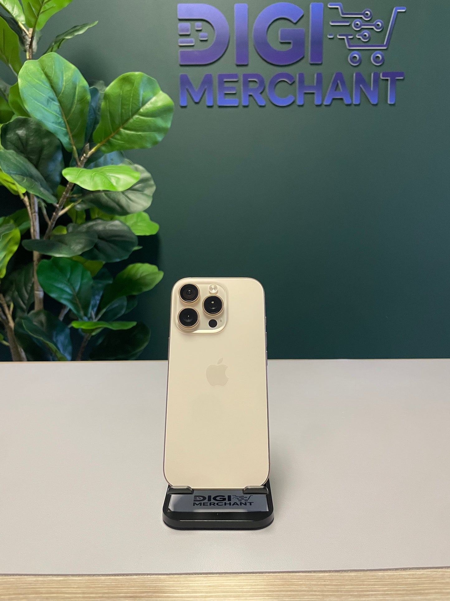 iPhone 16 Pro 256GB - Desert Titanium (Pre-owned | Pristine)