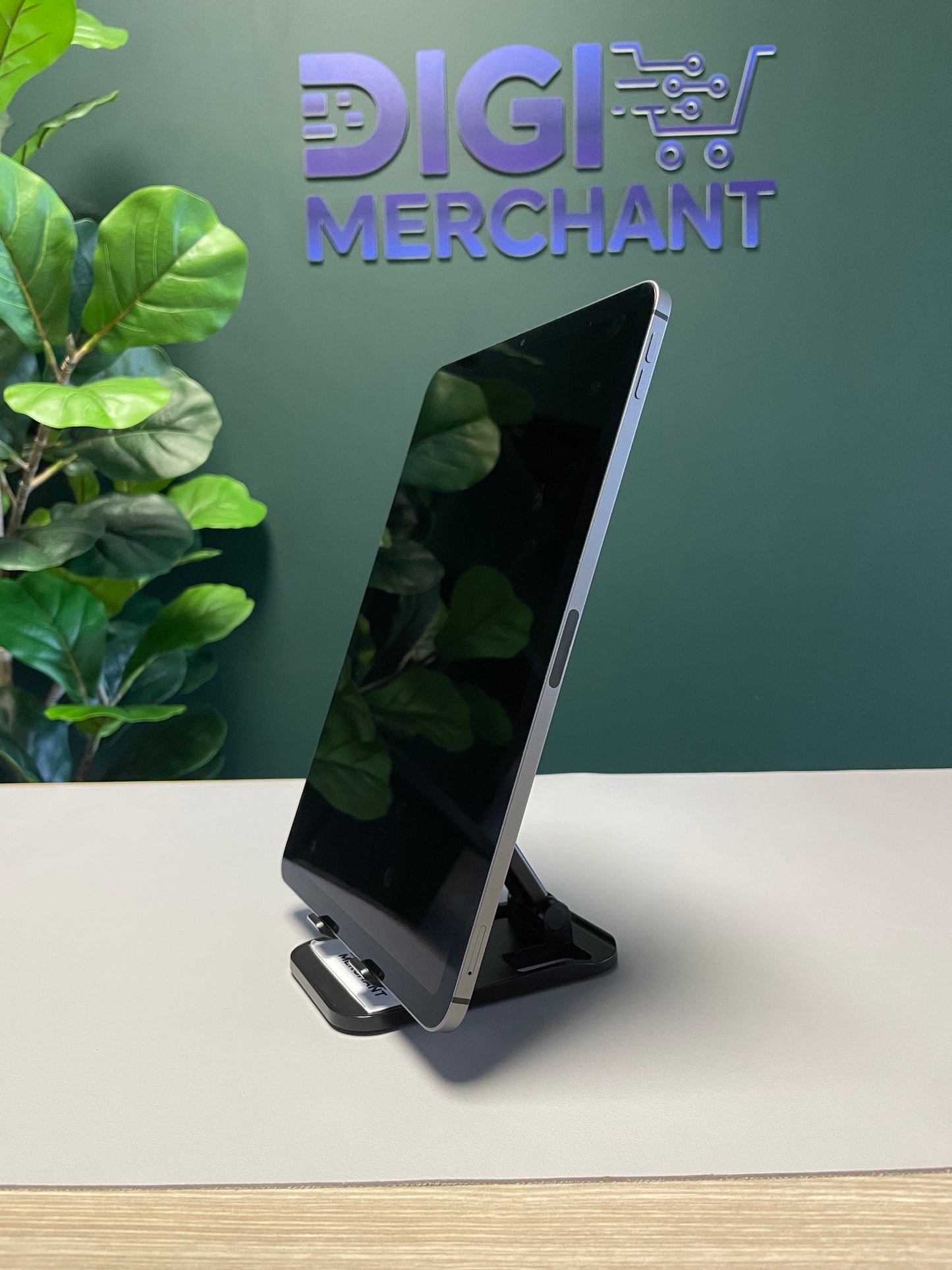 iPad Air 5th Gen M1 | WiFi + Cellular | 64GB - Space Grey (Pre-owned | Pristine)