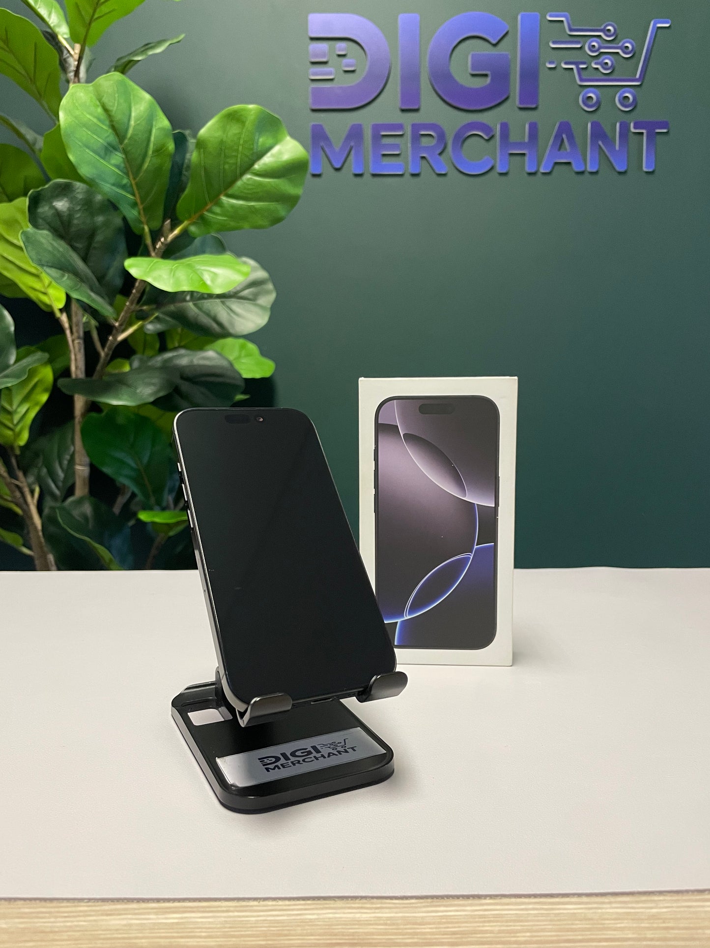 iPhone 16 Pro 256GB - Black Titanium (Pre-owned | Pristine)