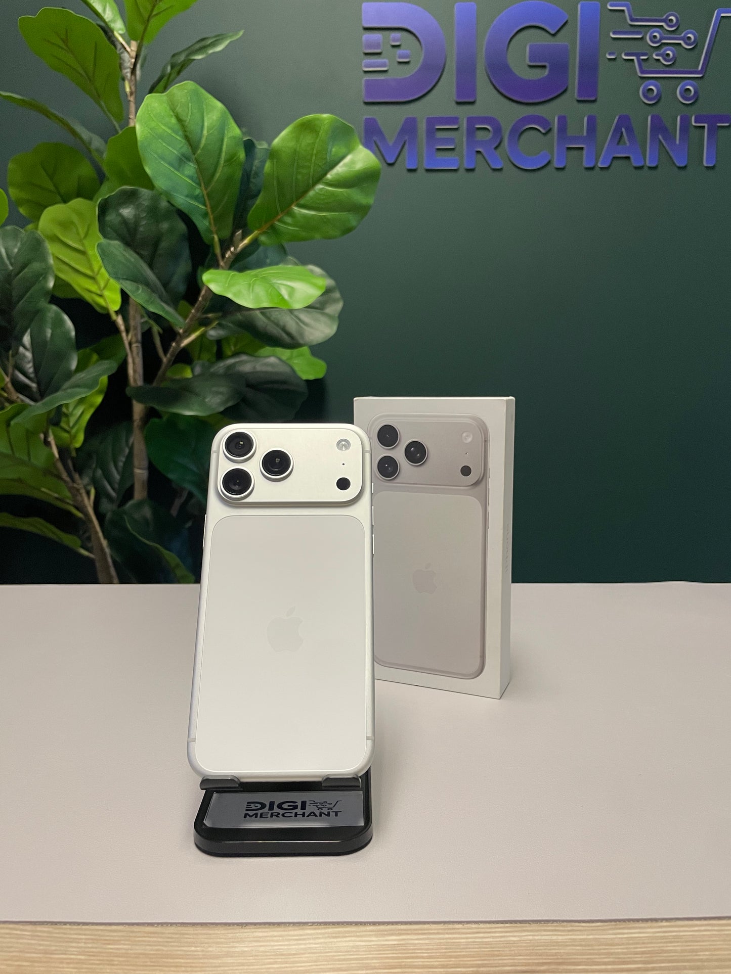 iPhone 17 Pro Max 512GB - Silver (Pre-owned | Pristine)