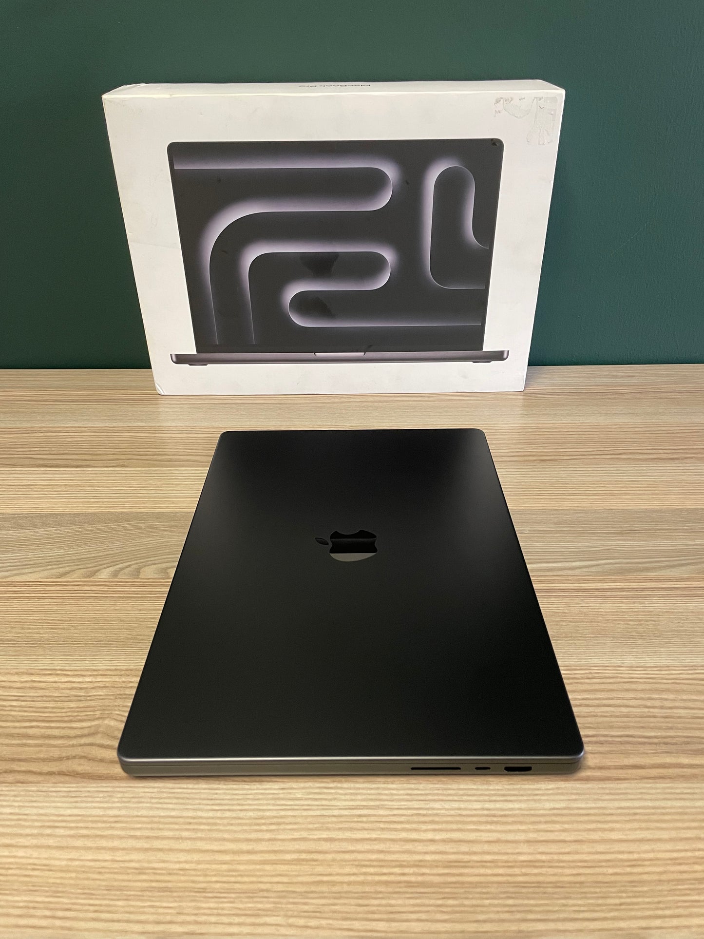 MacBook Pro 16-inch With M3 Pro Chip | 512GB | 18GB - Space Black (Pre-owned | A-Grade)