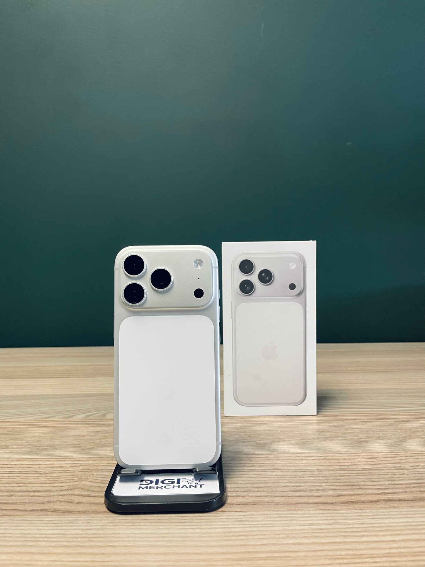 iPhone 17 Pro 256GB - Silver (Pre-owned | A-Grade)