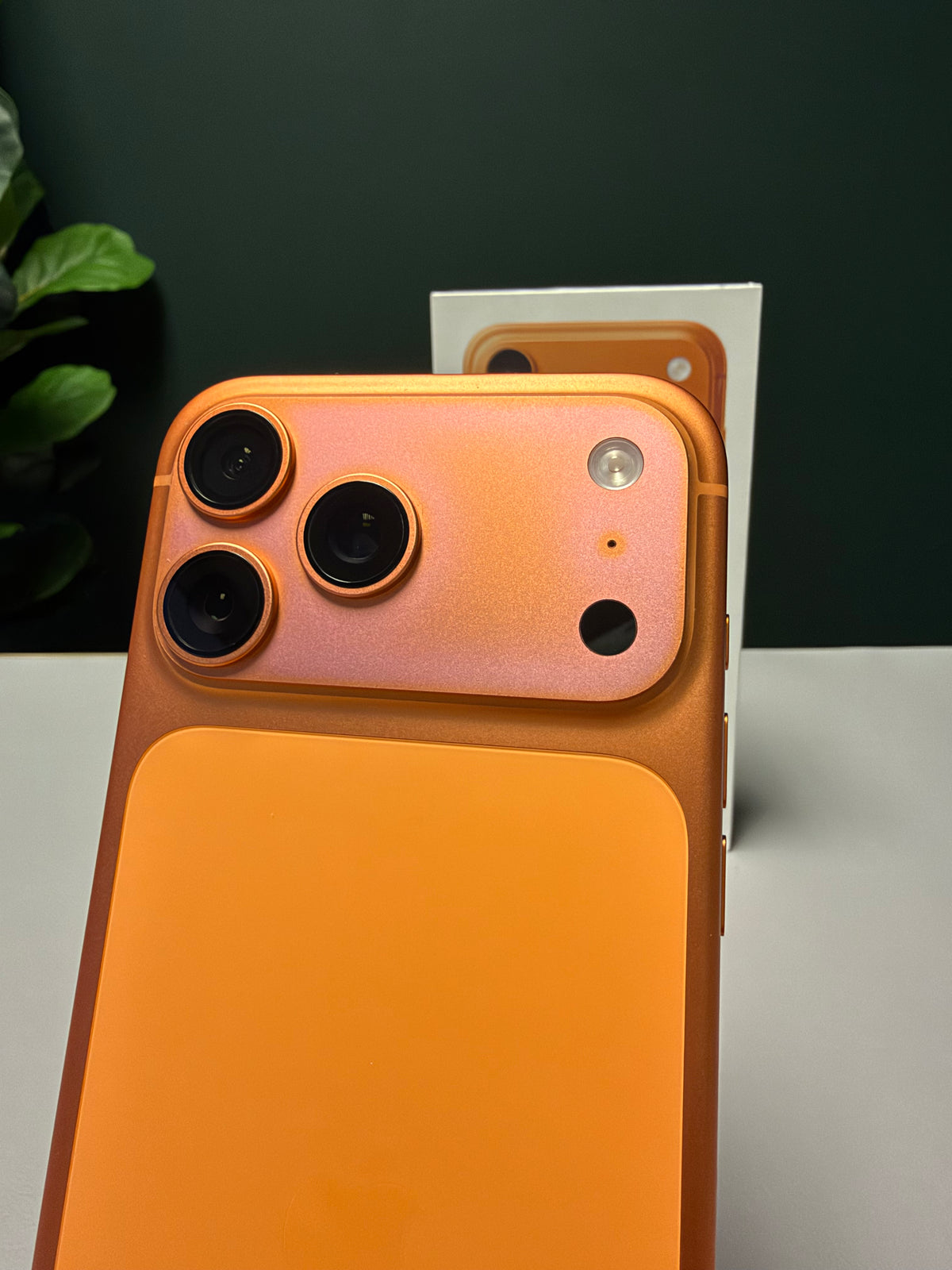 iPhone 17 Pro Max 256GB - Cosmic Orange (Pre-owned | B-Grade)